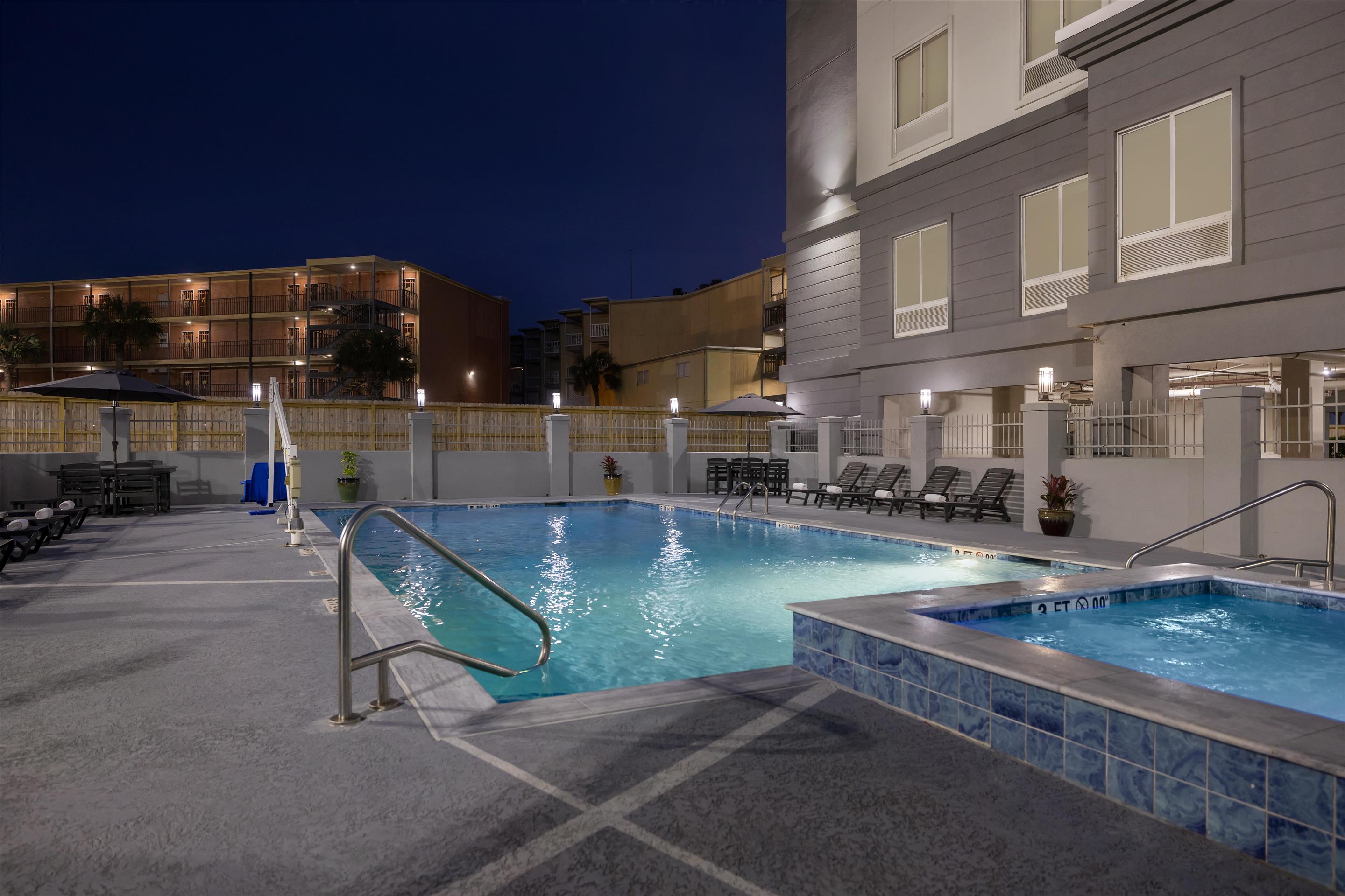 Pool | Hampton Inn & Suites Galveston