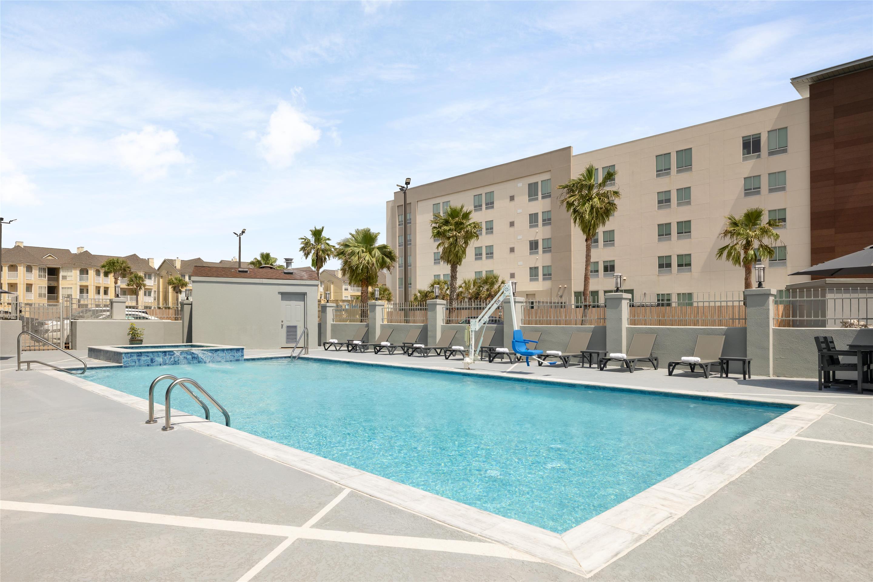 Pool | Hampton Inn & Suites Galveston