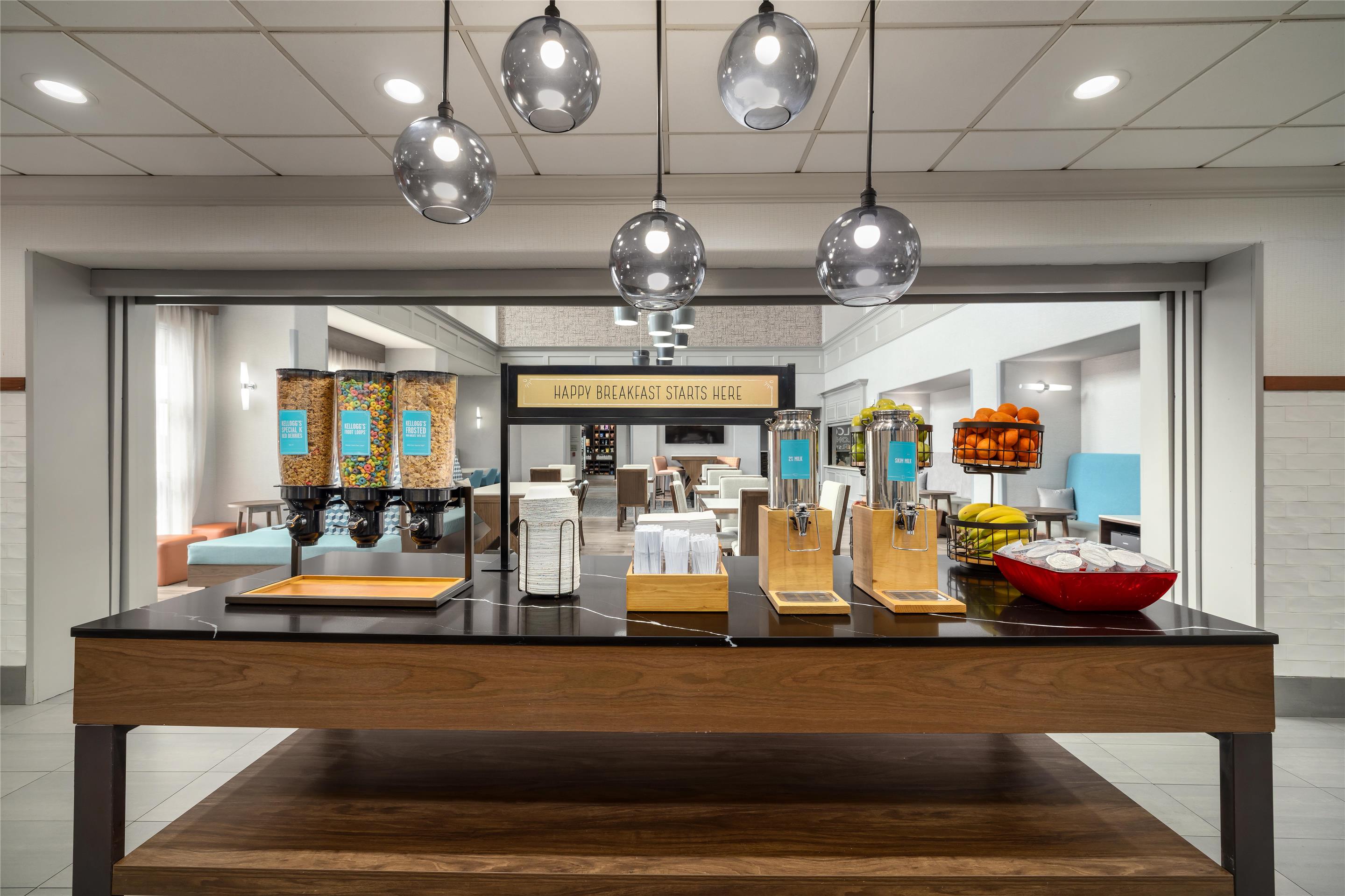 Breakfast Area | Hampton Inn & Suites Galveston