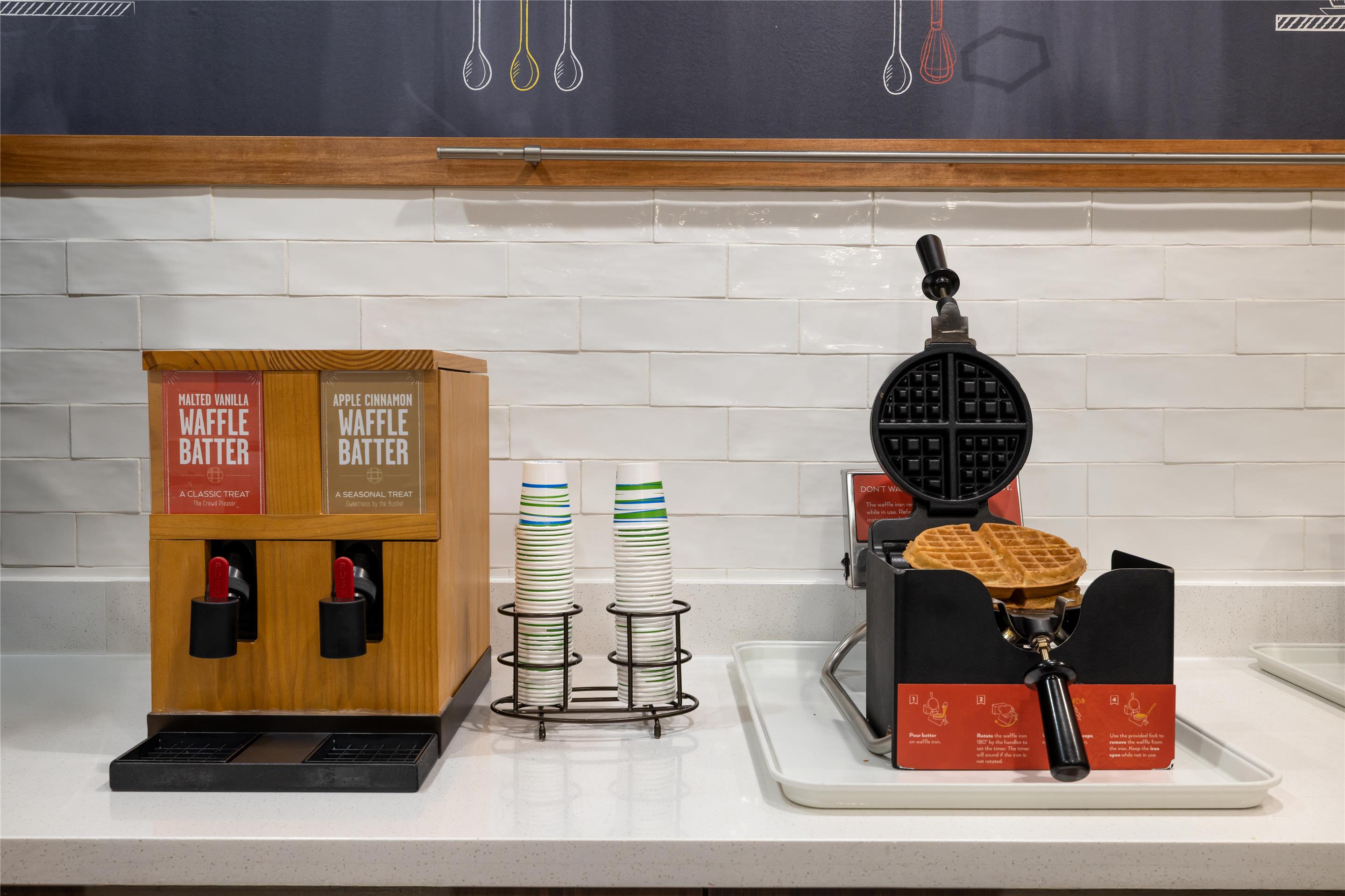 Breakfast Area | Hampton Inn & Suites Galveston