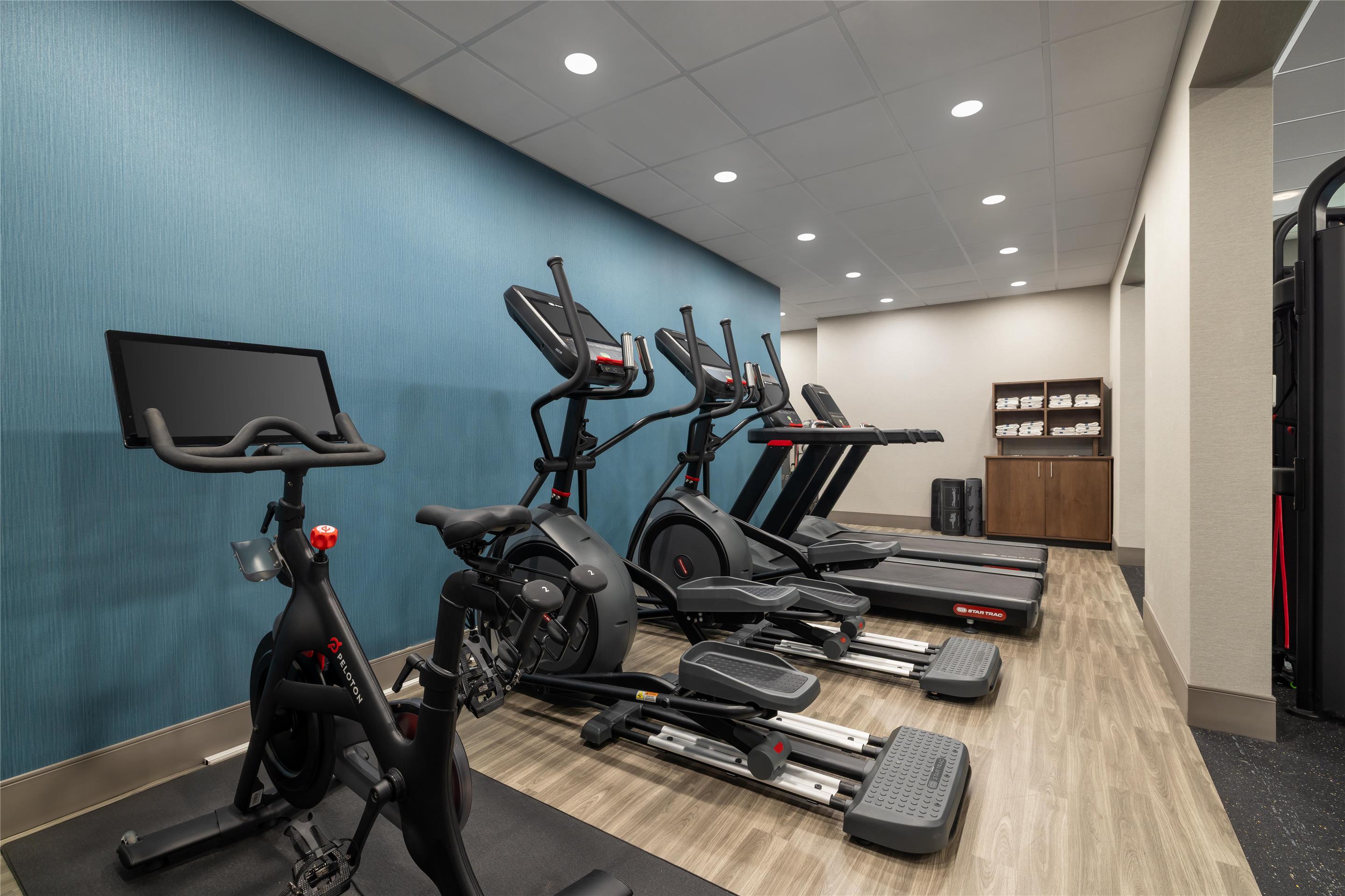Health club fitness center gym | Hampton Inn & Suites Galveston