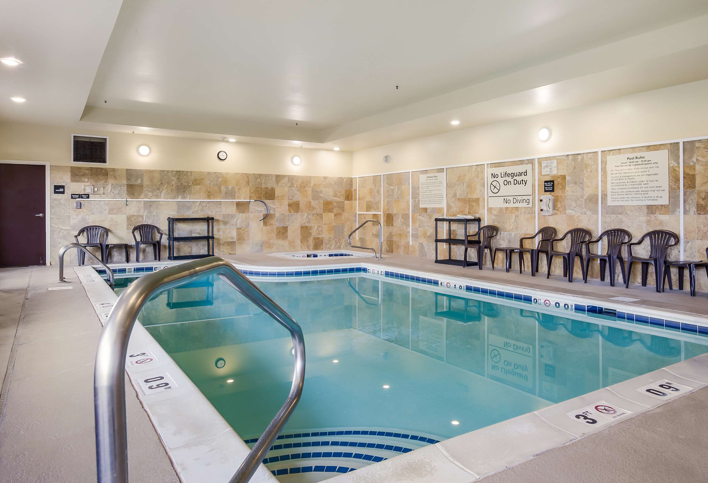 Pool | Hampton Inn Galax