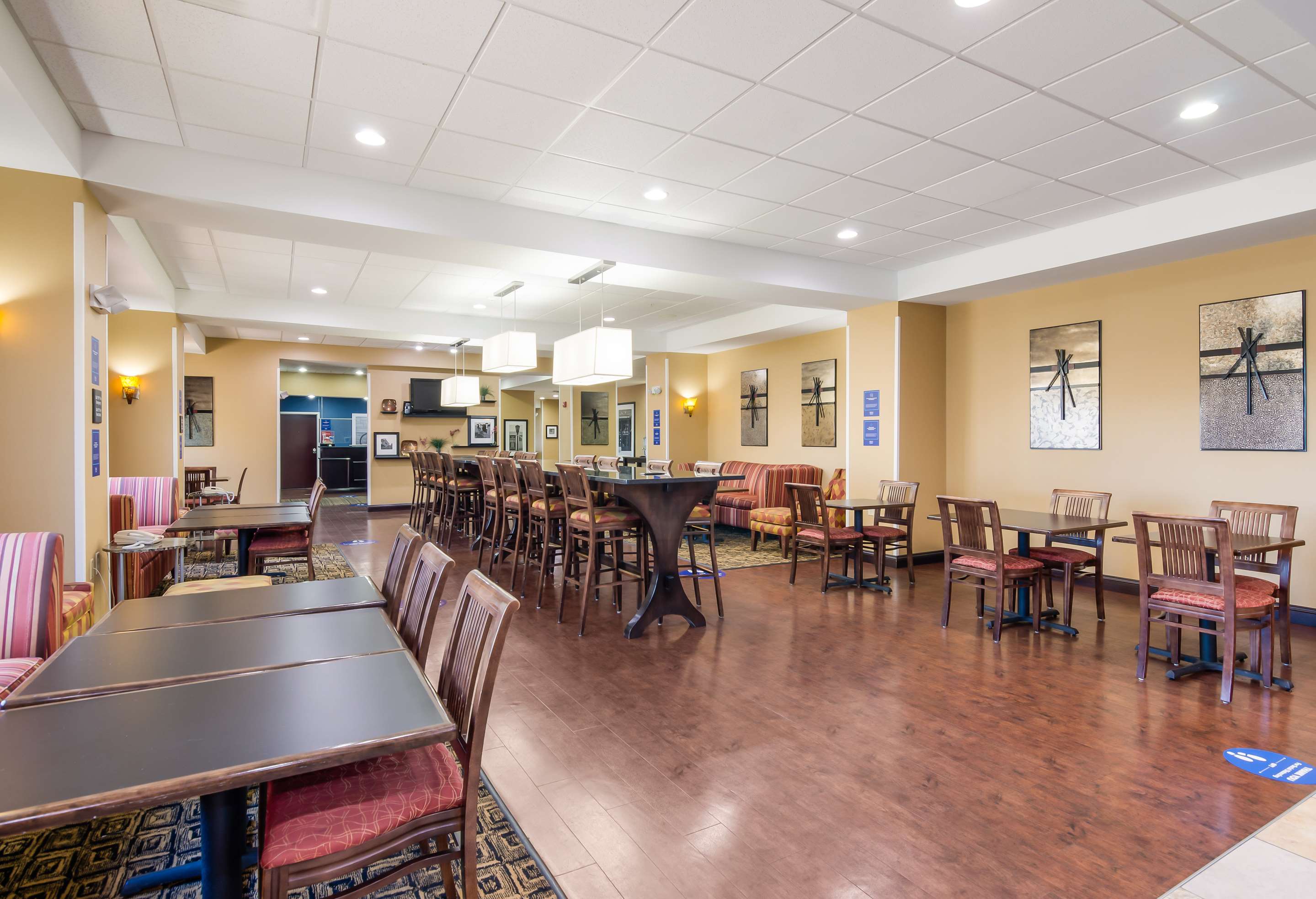 Breakfast Area | Hampton Inn Galax