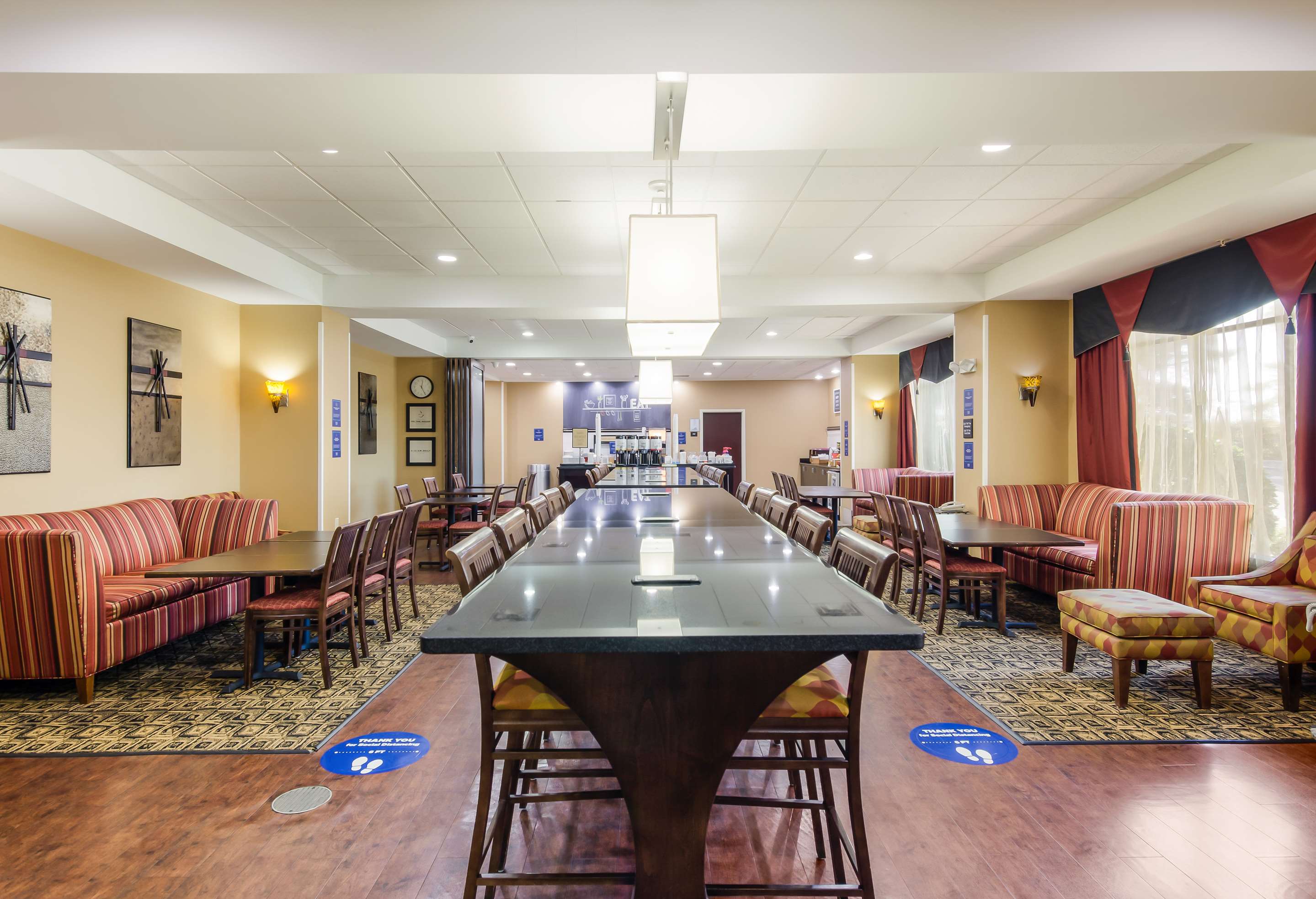 Breakfast Area | Hampton Inn Galax