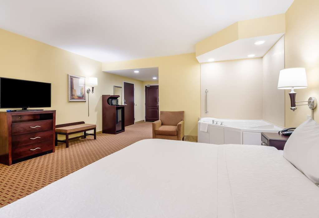 Hampton Inn by Hilton Galax Room Type - 1KNG MOB HEAR ACC W TUB NS