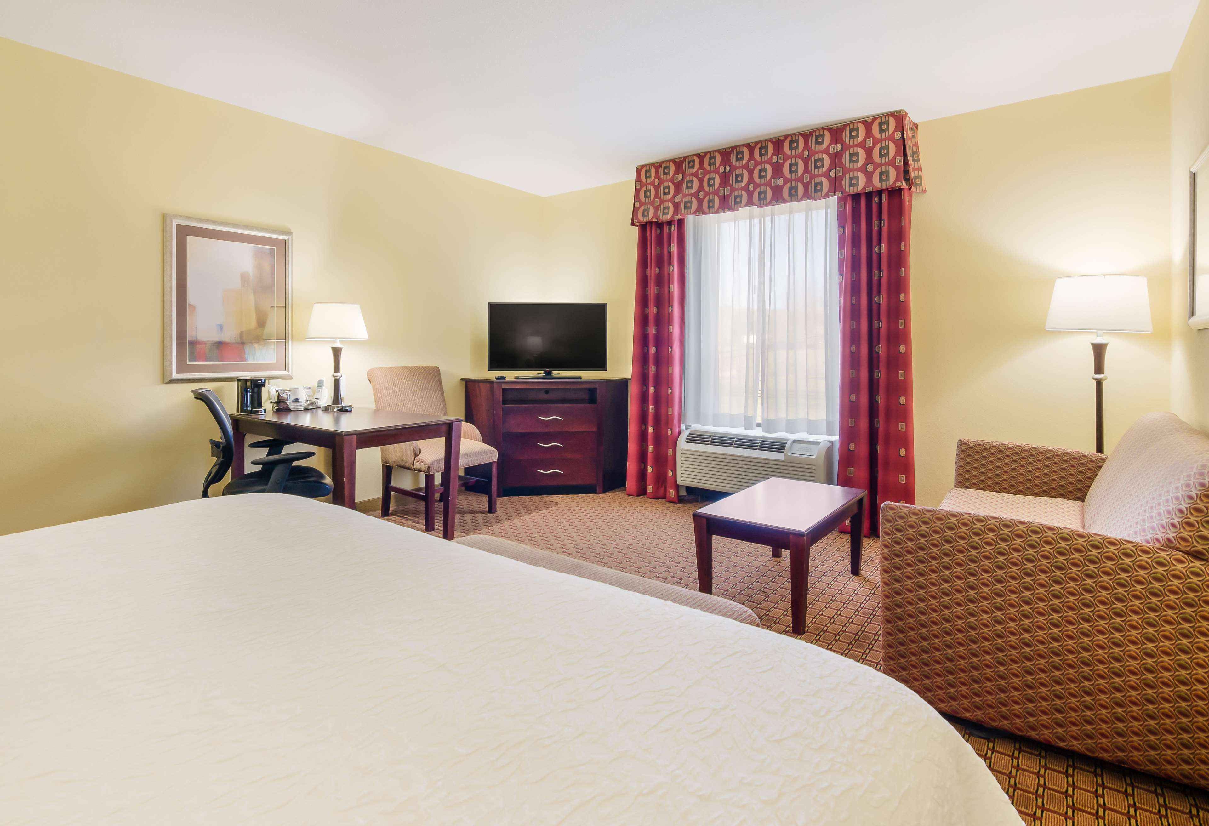 Hampton Inn by Hilton Galax Room Type - 1KING STUDY SOFABED NOSMOK
