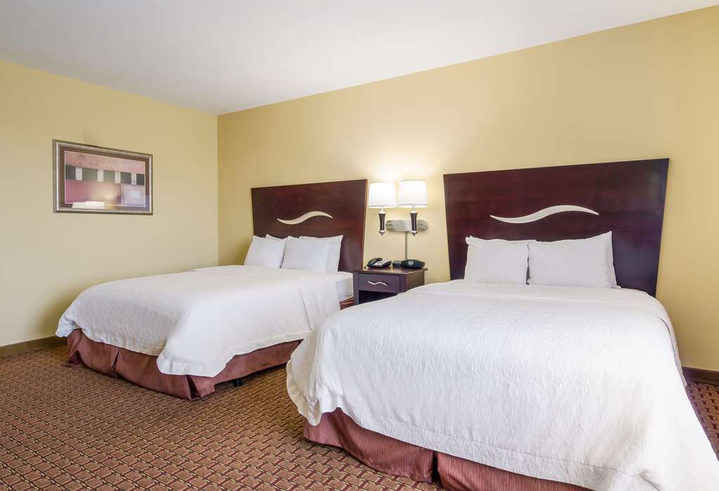 Hampton Inn by Hilton Galax Room Type - 2QN MOB HEARING ACC TUB NS