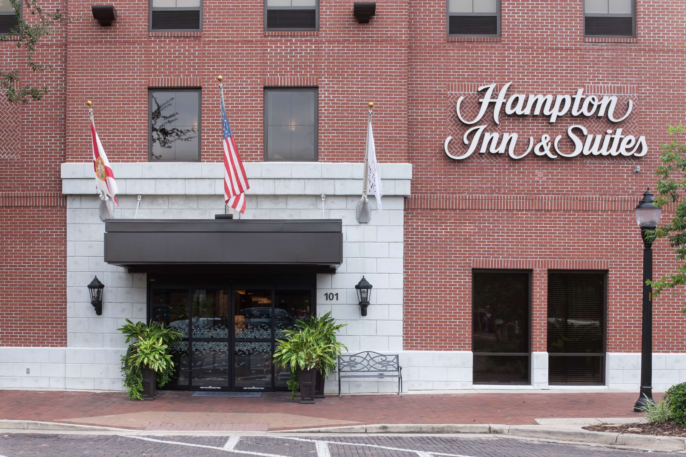 Exterior | Hampton Inn & Suites Gainesville-Downtown