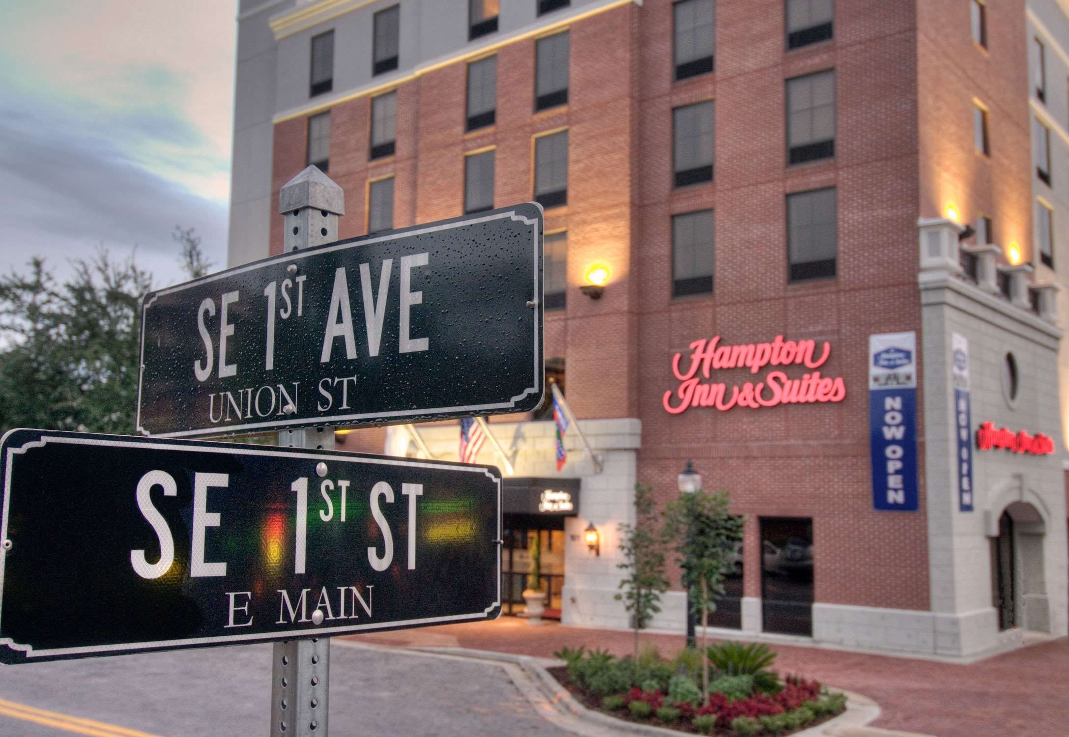 Exterior | Hampton Inn & Suites Gainesville-Downtown
