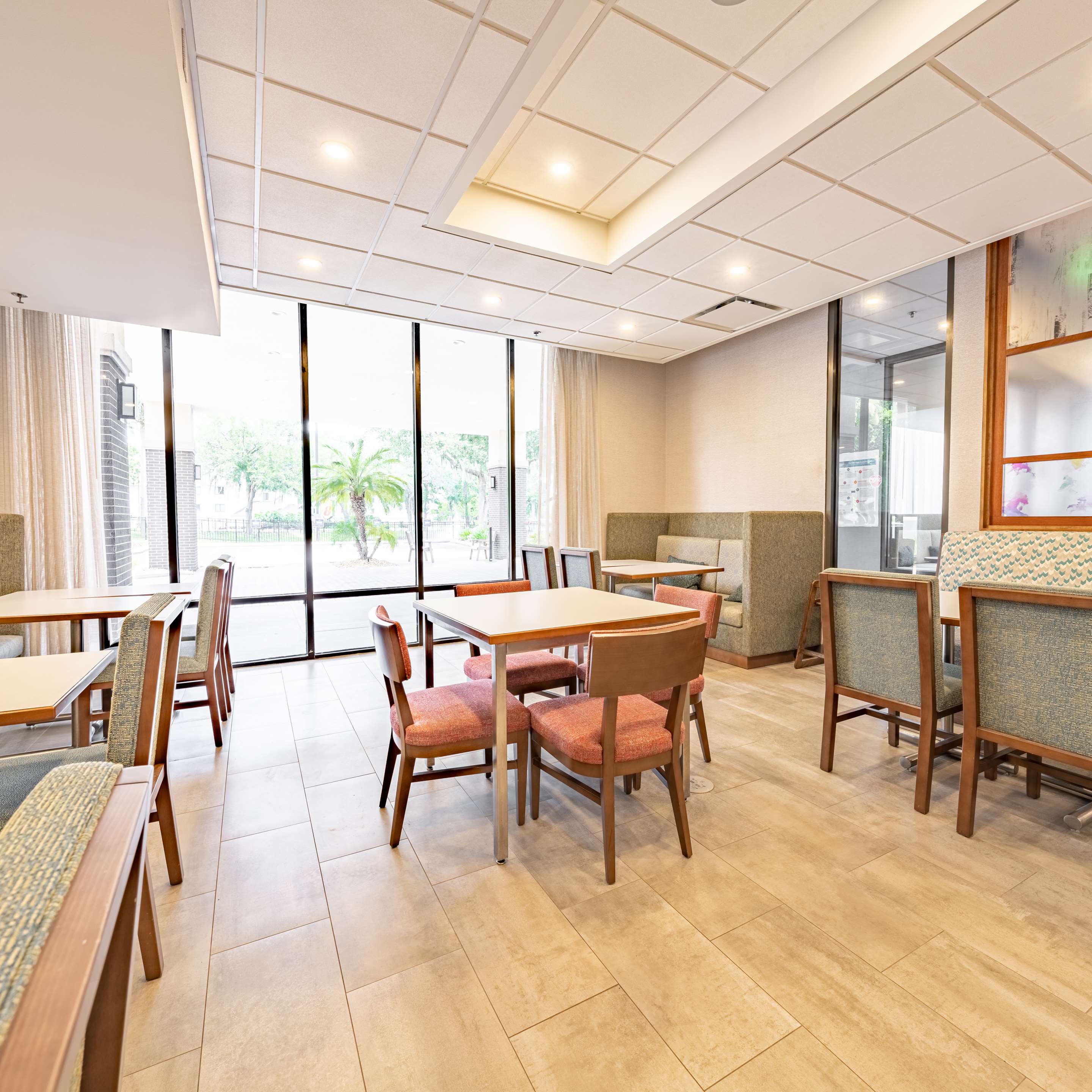 Lobby | Hampton Inn Gainesville
