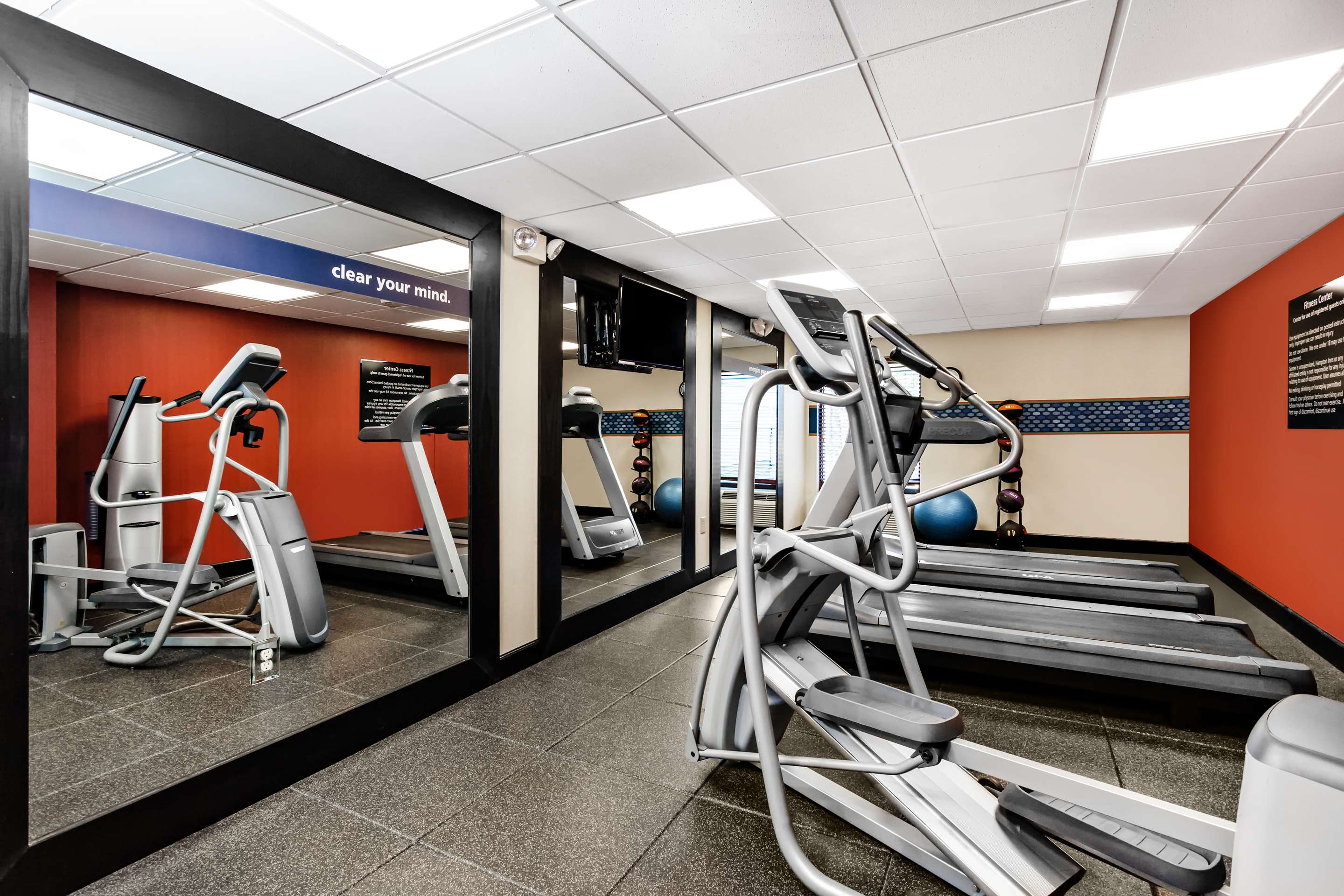Health club fitness center gym | Hampton Inn Gainesville