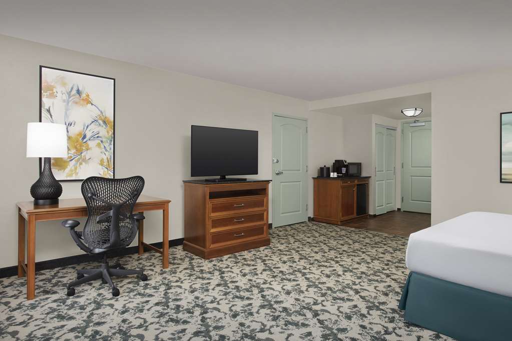 Hilton Garden Inn Gainesville - Tap to explore photos