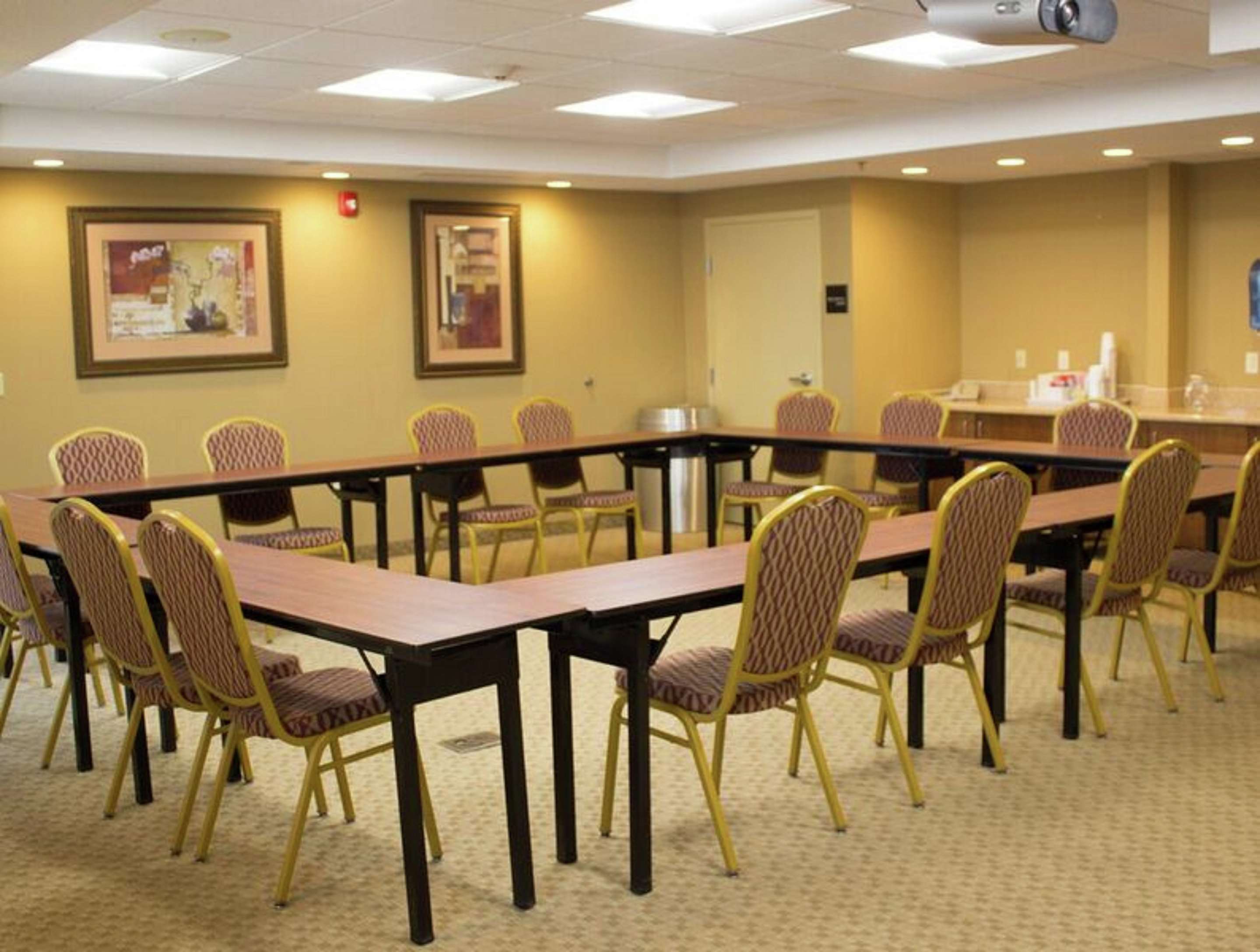 Meeting Room | Hampton Inn Gallipolis