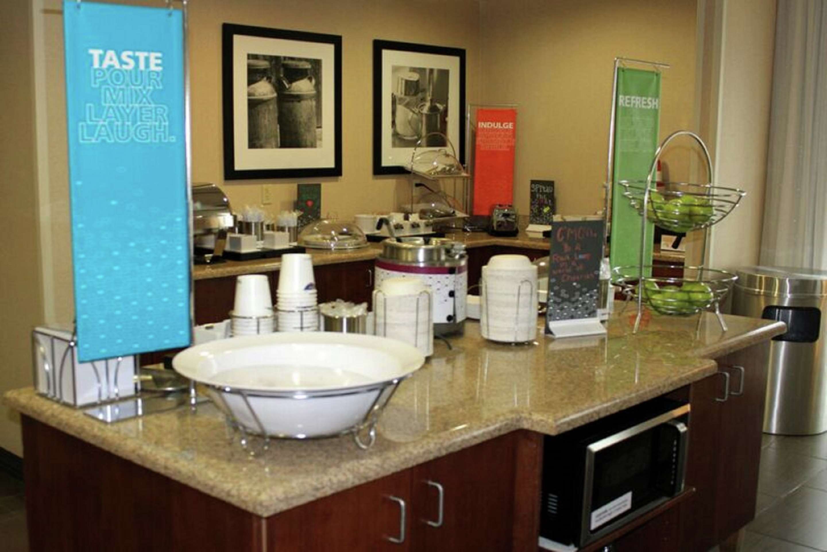 Breakfast Area | Hampton Inn Gallipolis