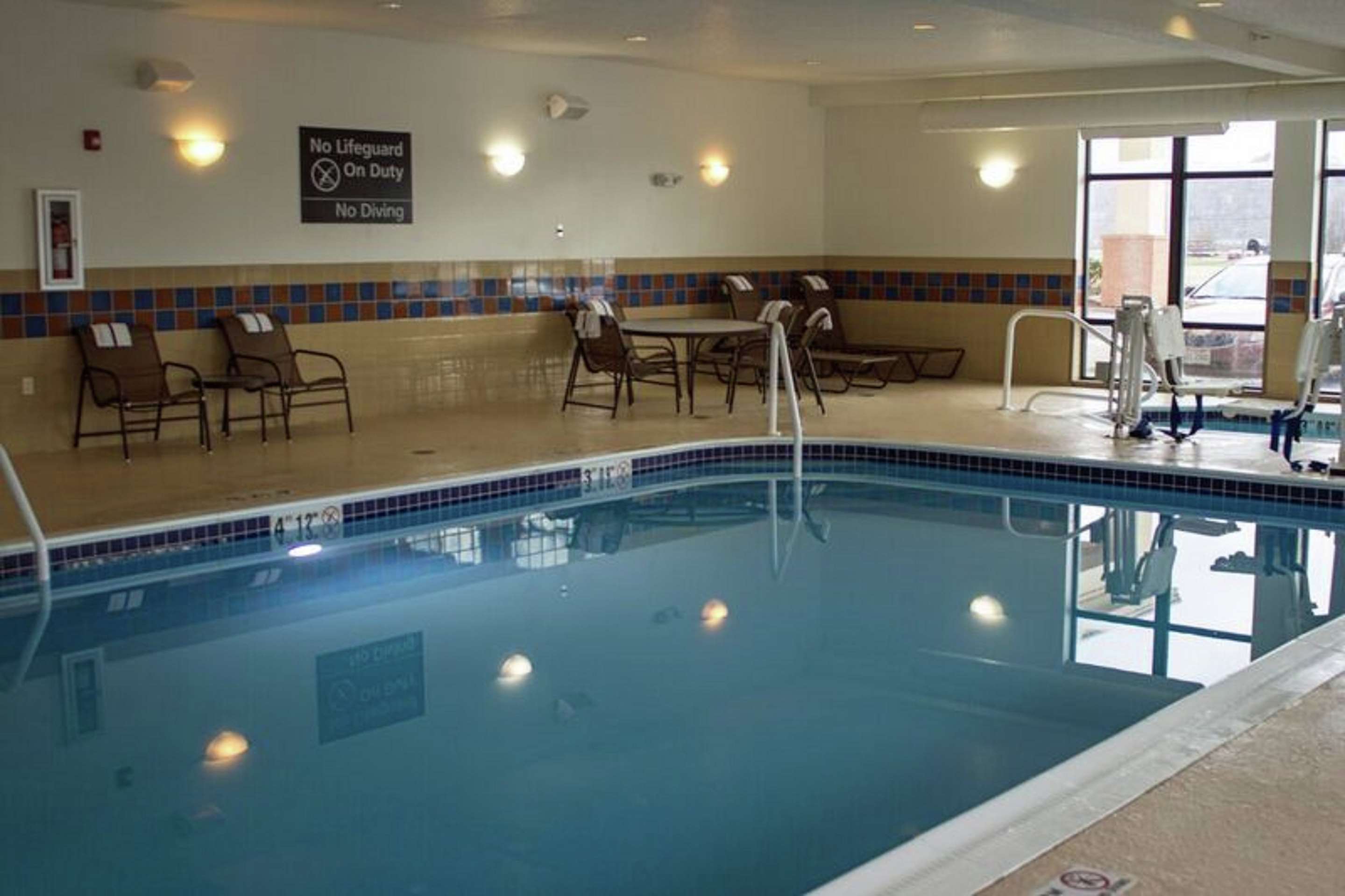 Pool | Hampton Inn Gallipolis