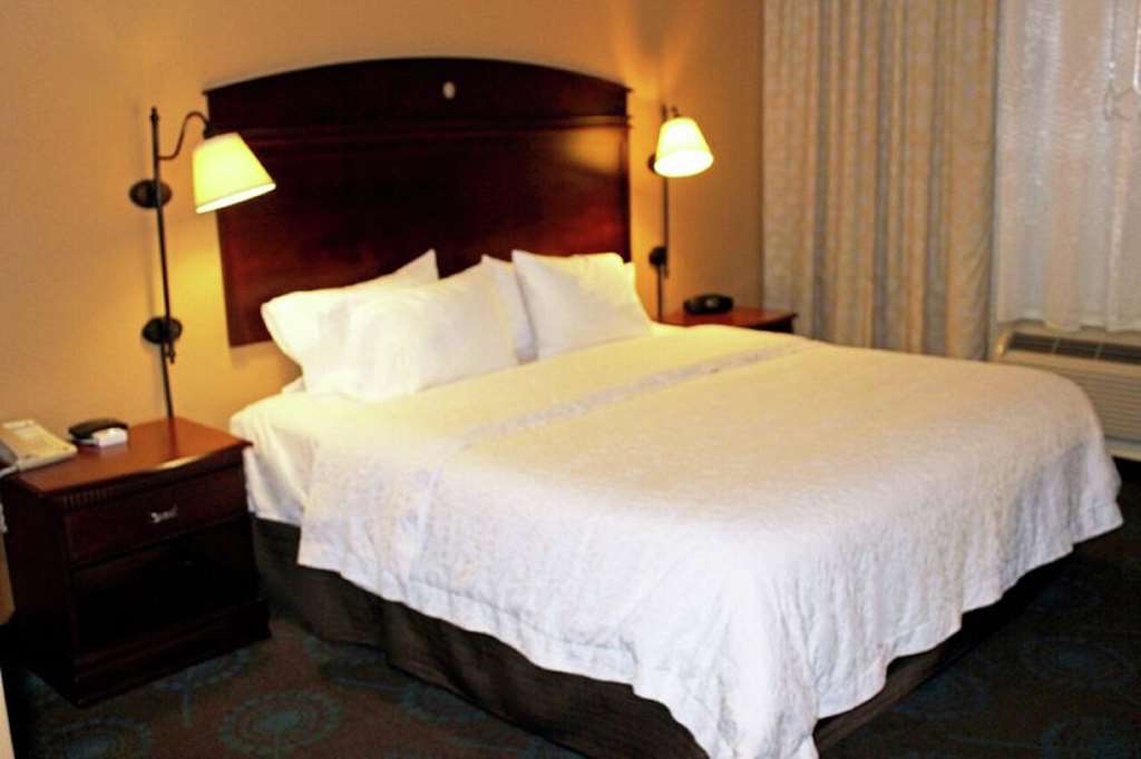 Hampton Inn Gallipolis, OH-guestroom-Guest Room,On-Site.jpg