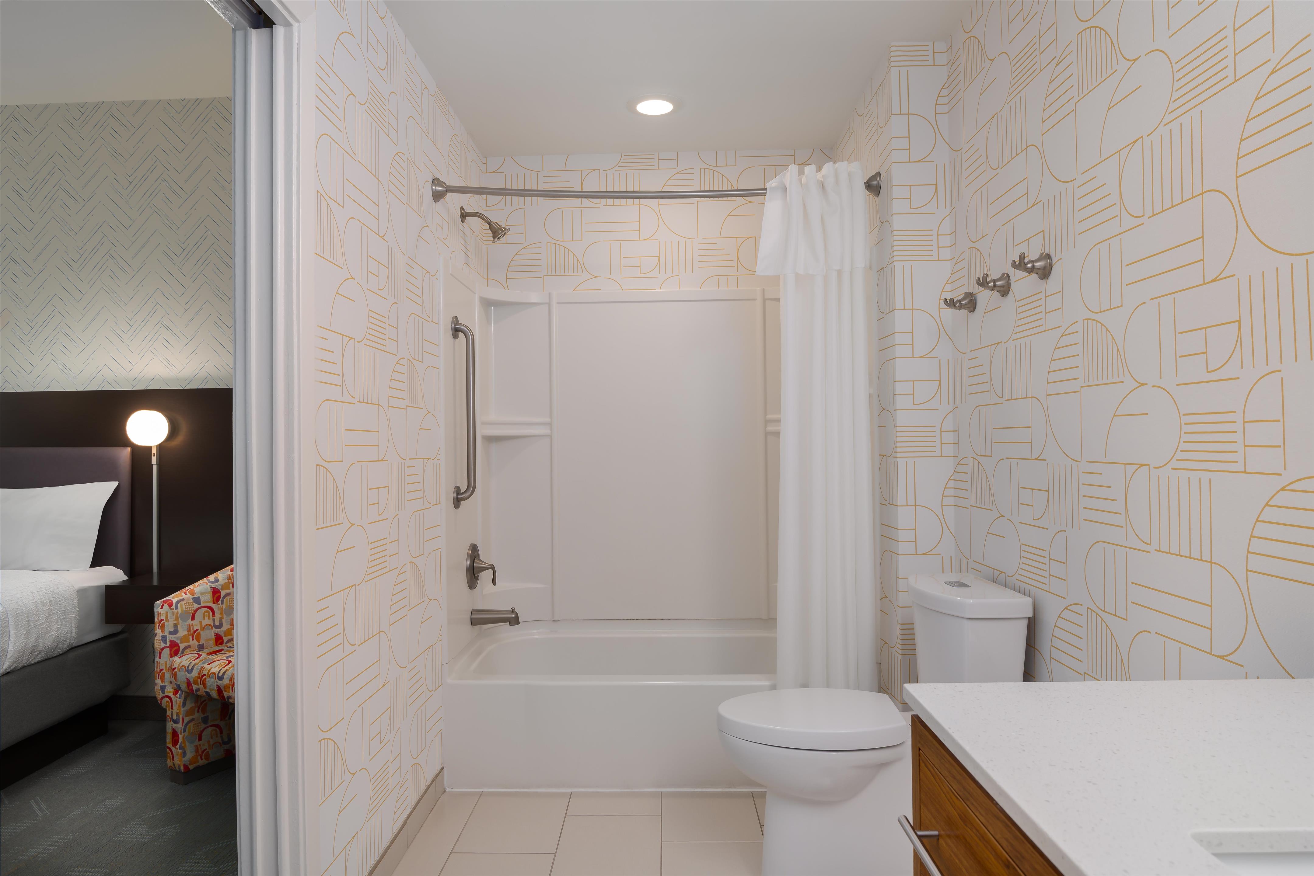 Guest room bath