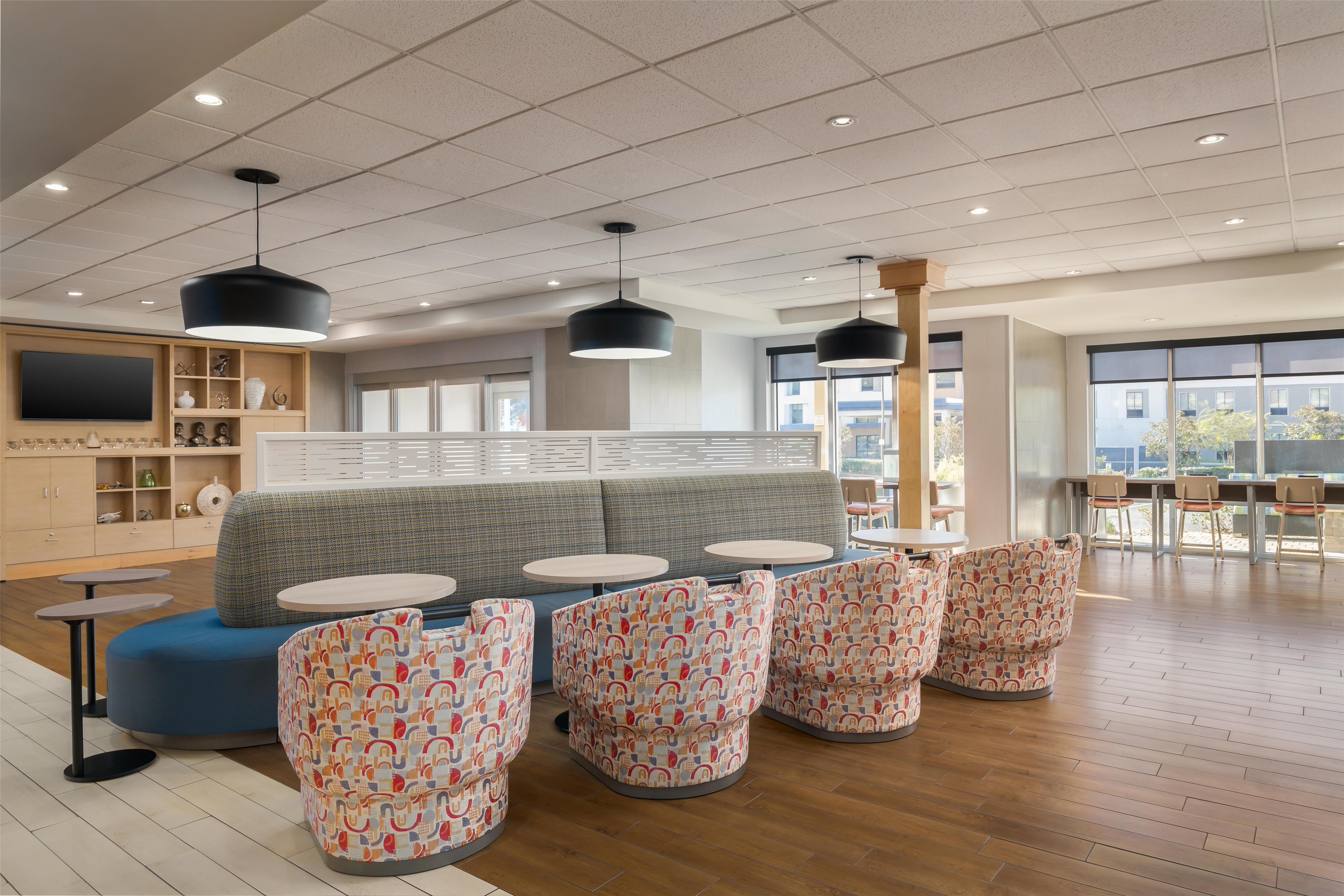 Lobby | Home2 Suites by Hilton Biloxi/North/D'Iberville