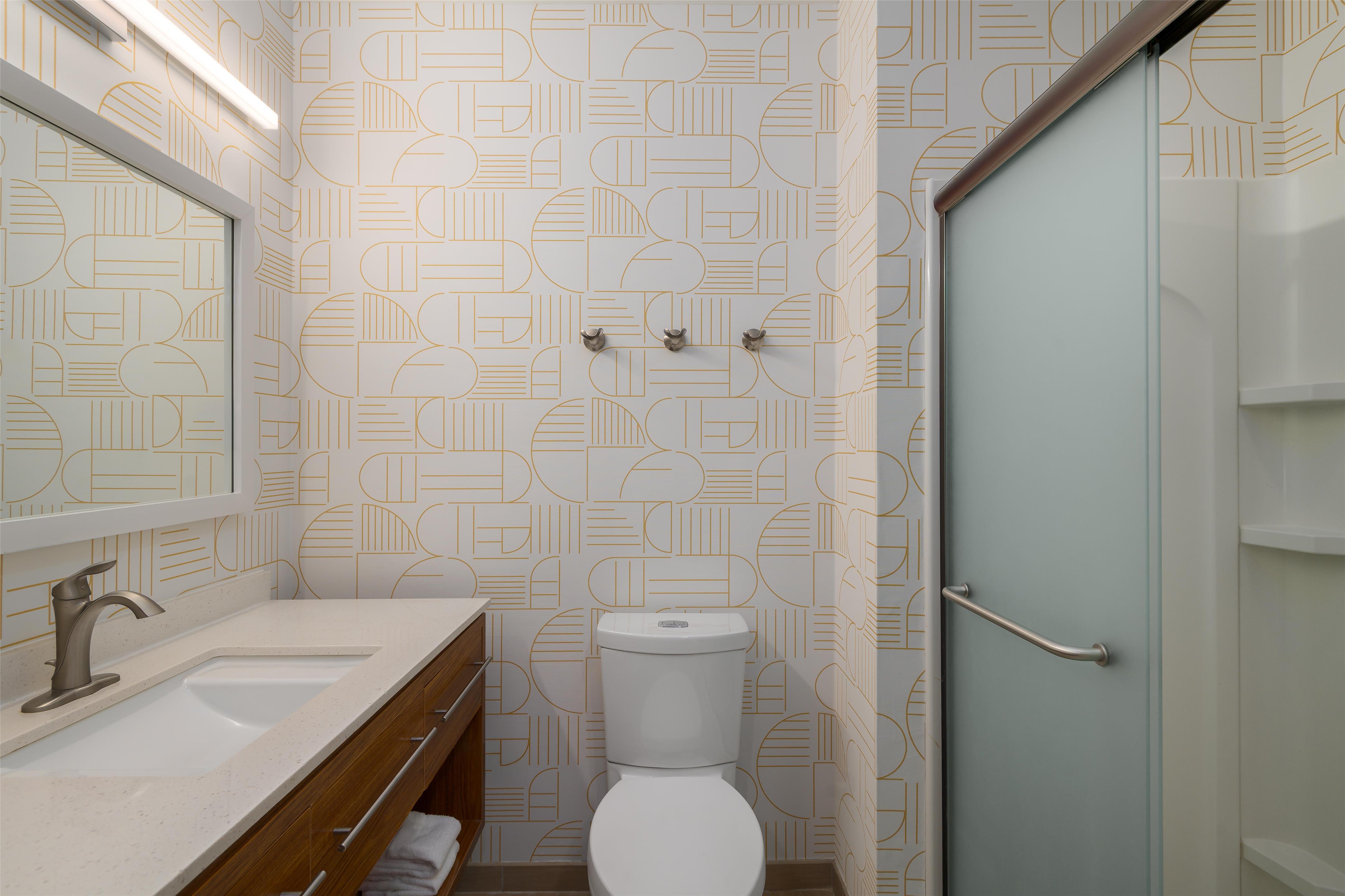 Guest room bath