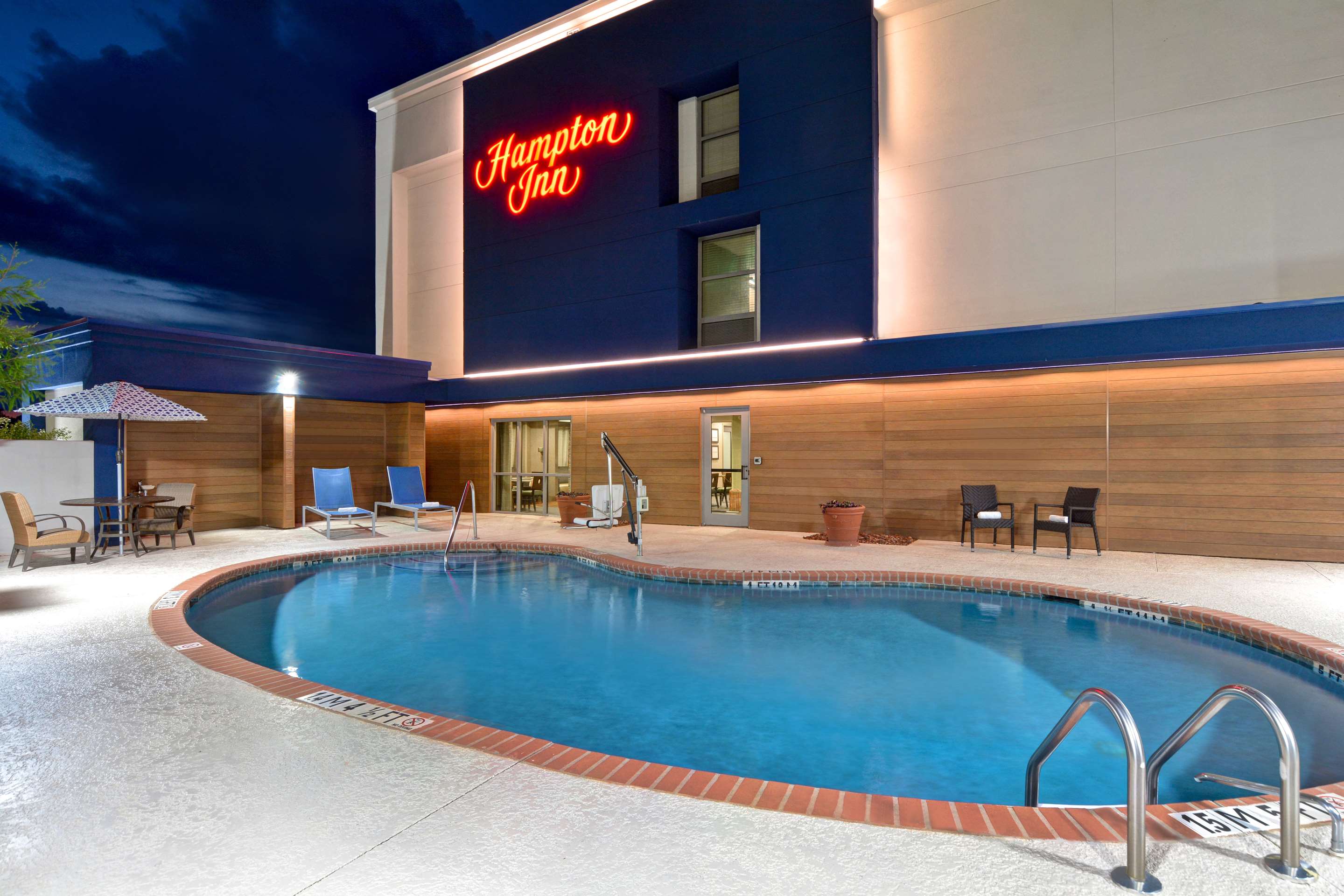 Pool | Hampton Inn Greenwood