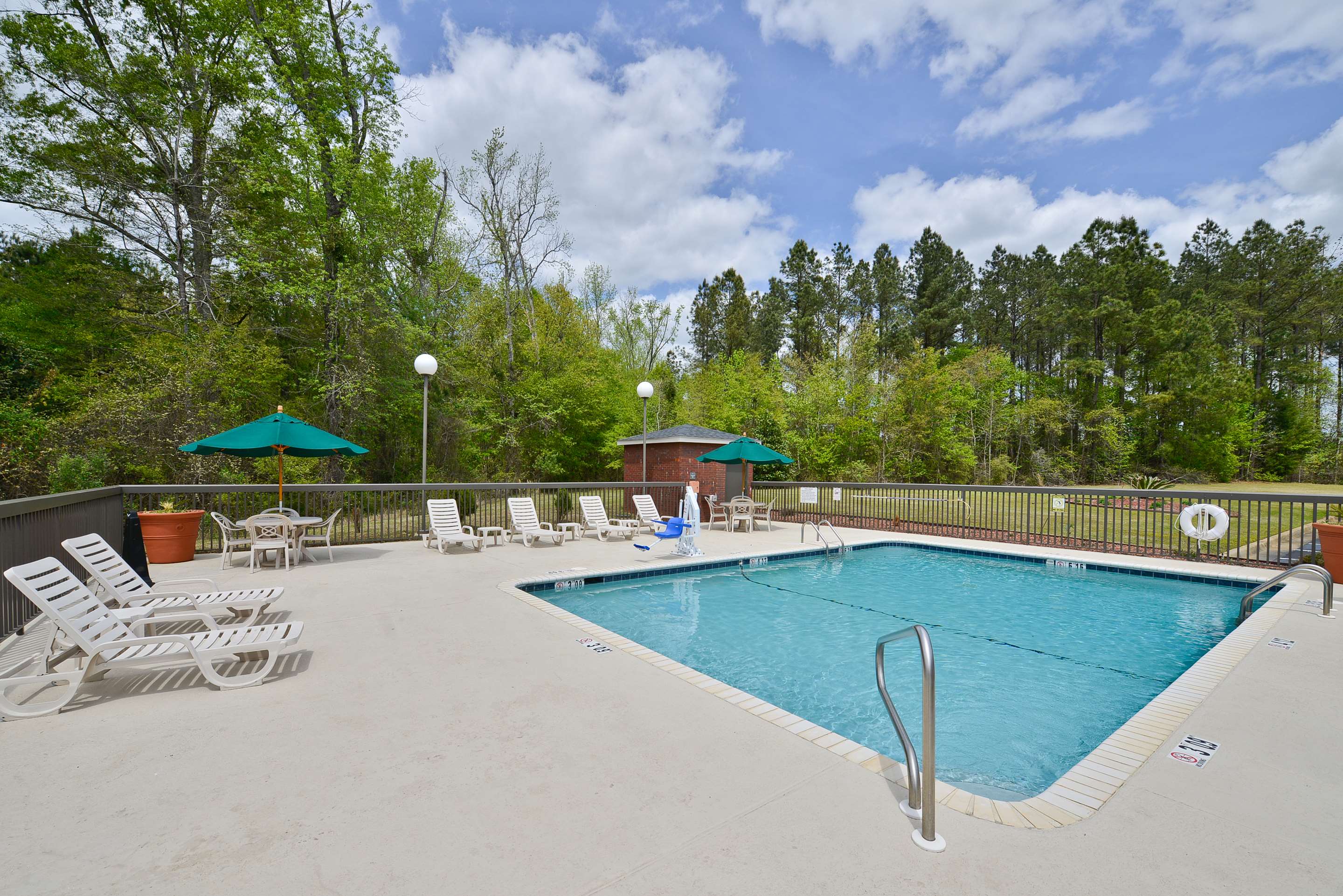 Pool | Hampton Inn Greenville