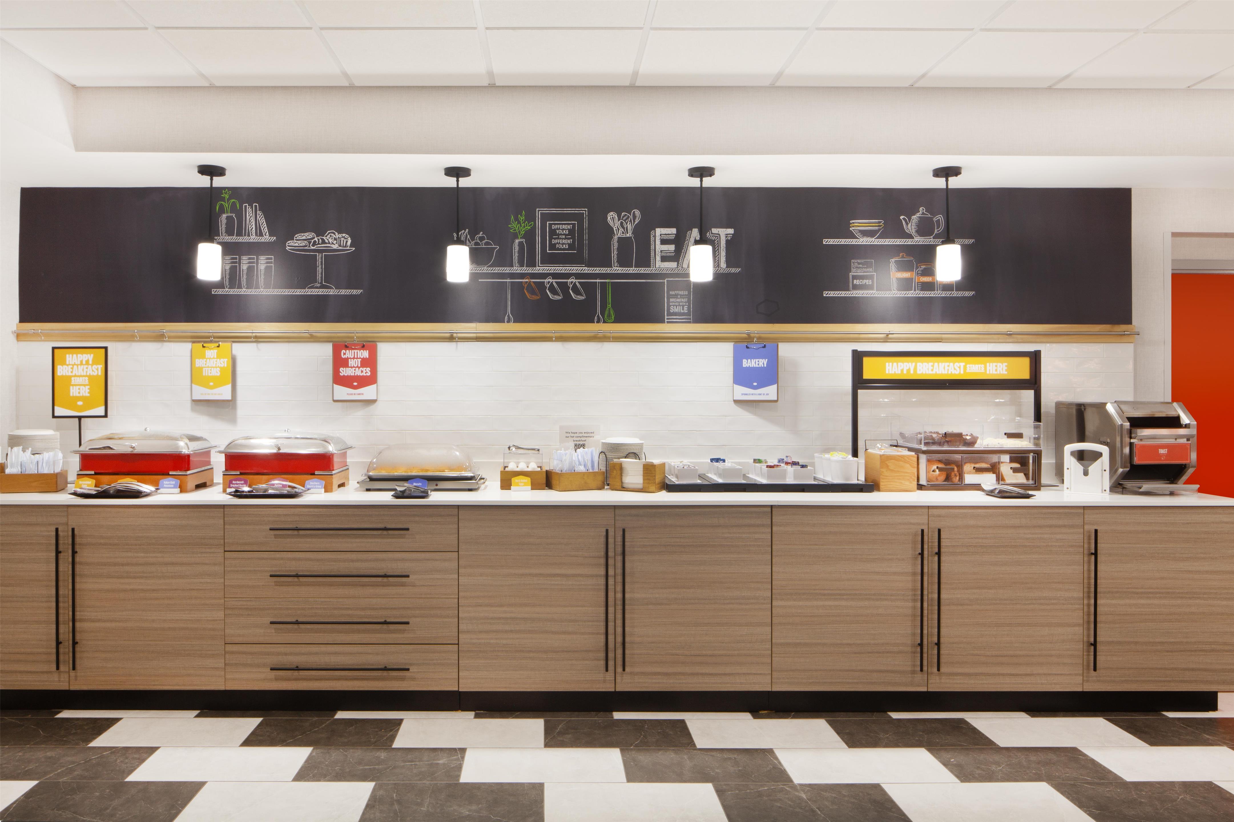 Breakfast Area | Hampton Inn Greenville