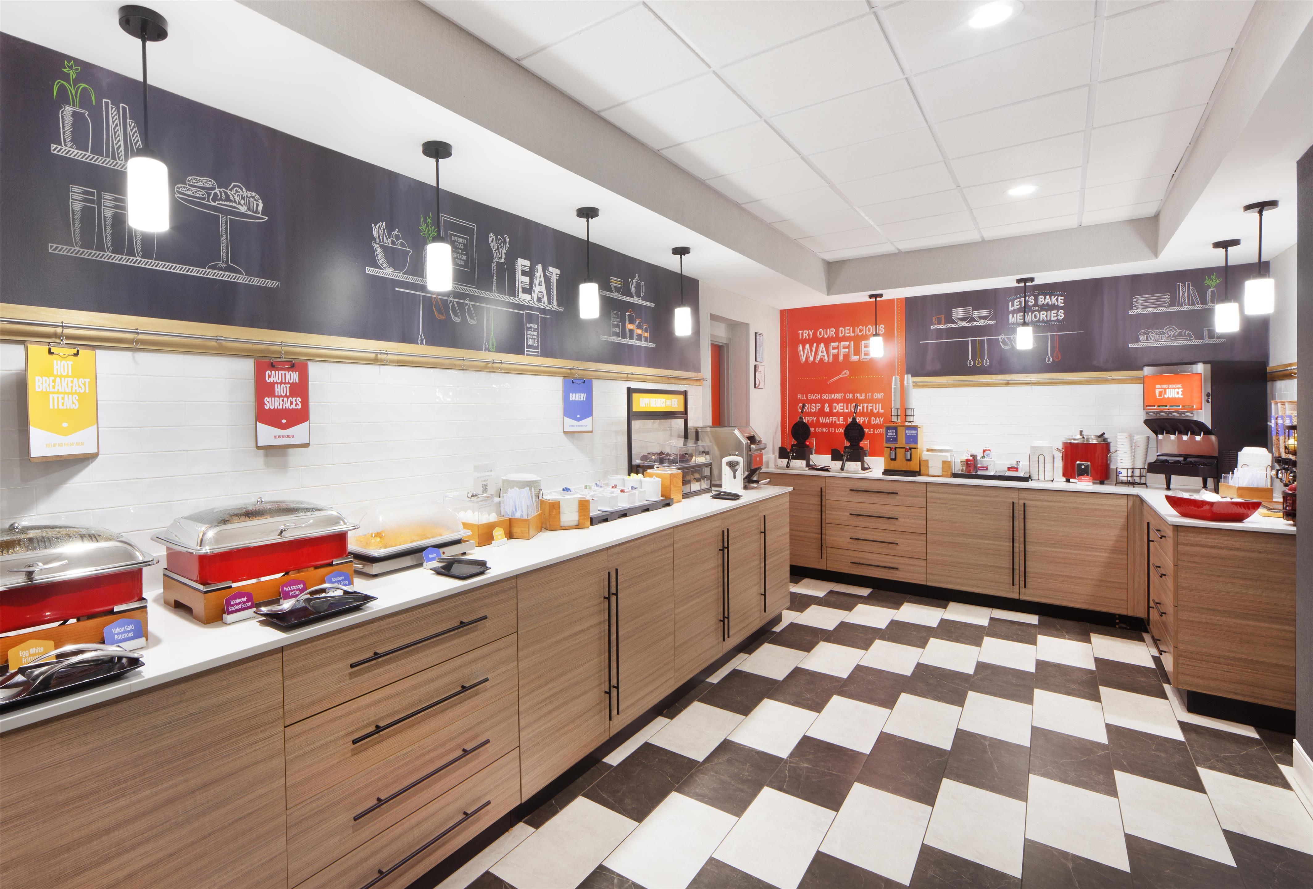 Breakfast Area | Hampton Inn Greenville