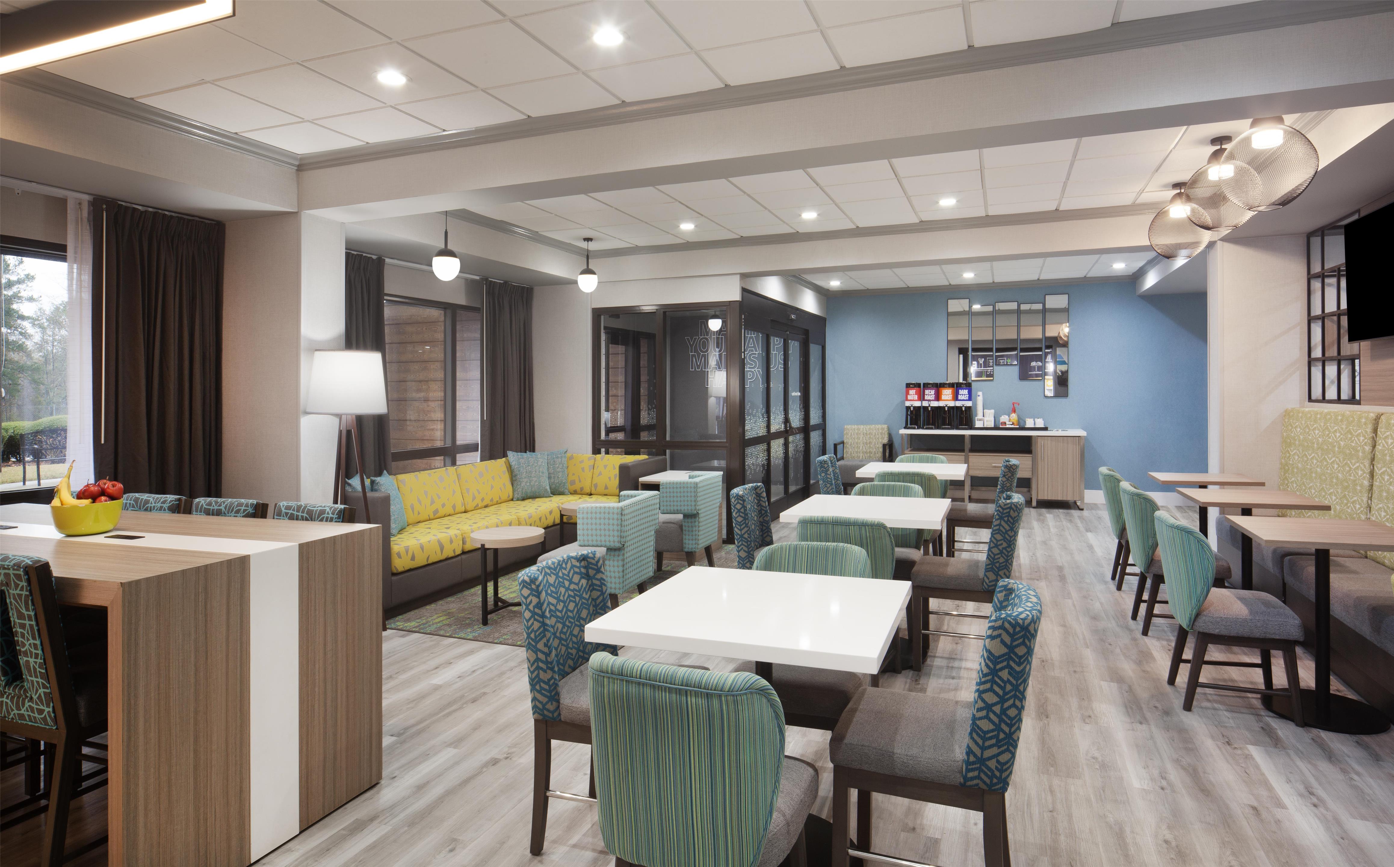 Breakfast Area | Hampton Inn Greenville