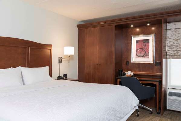  - Hampton Inn Grand Rapids - I-96, Exit 30