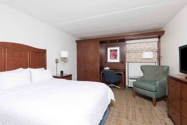  - Hampton Inn Grand Rapids - I-96, Exit 30