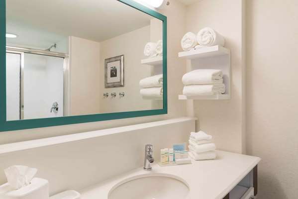  - Hampton Inn Grand Rapids - I-96, Exit 30