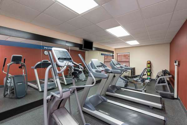 Fitness/ Exercise Room - Hampton Inn Grand Rapids - I-96, Exit 30