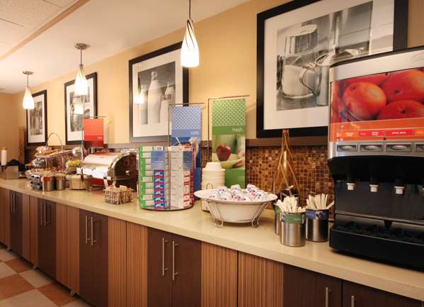 Restaurant - Hampton Inn Grand Rapids - I-96, Exit 30