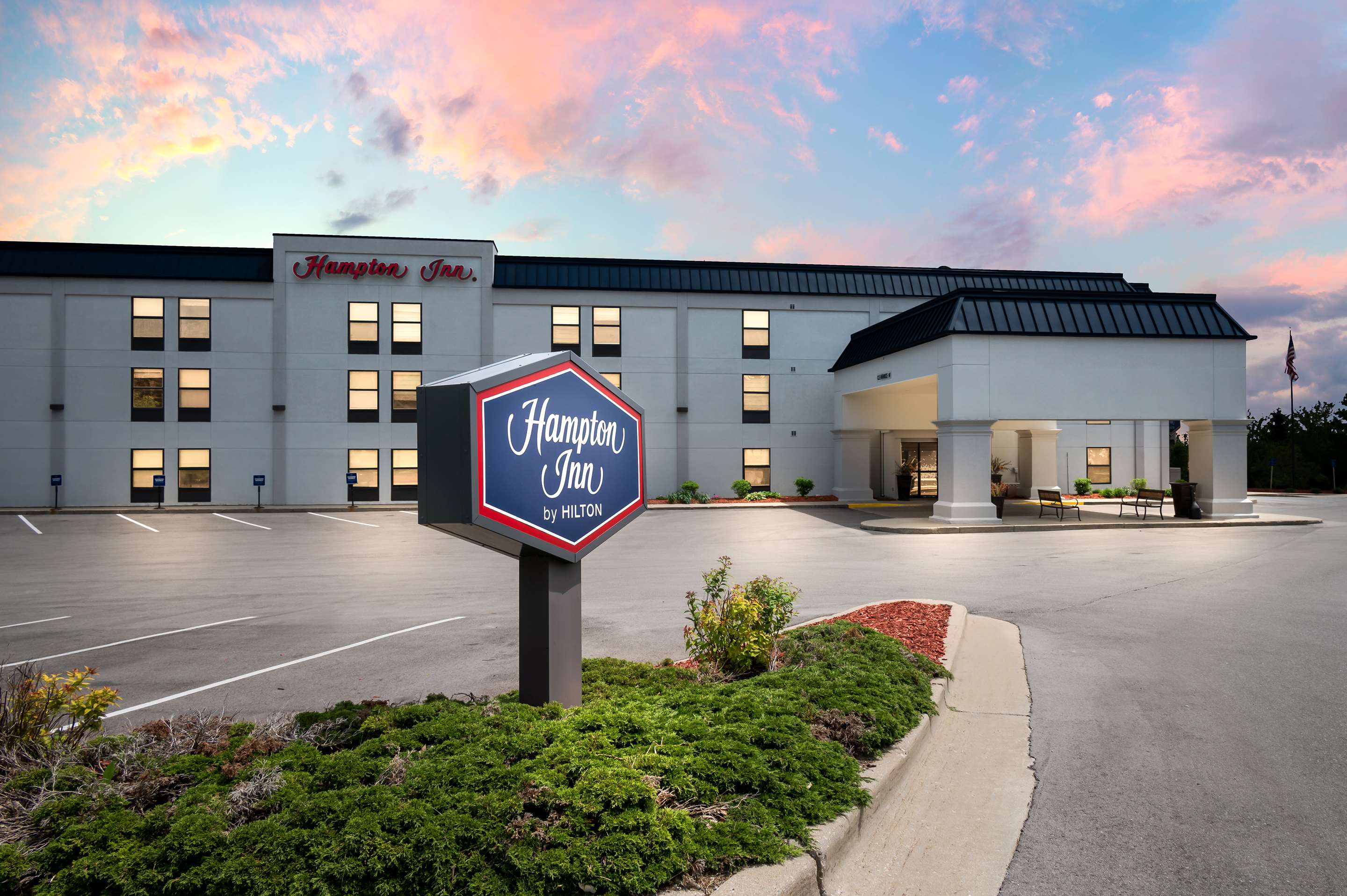 Exterior | Hampton Inn Grand Rapids-North