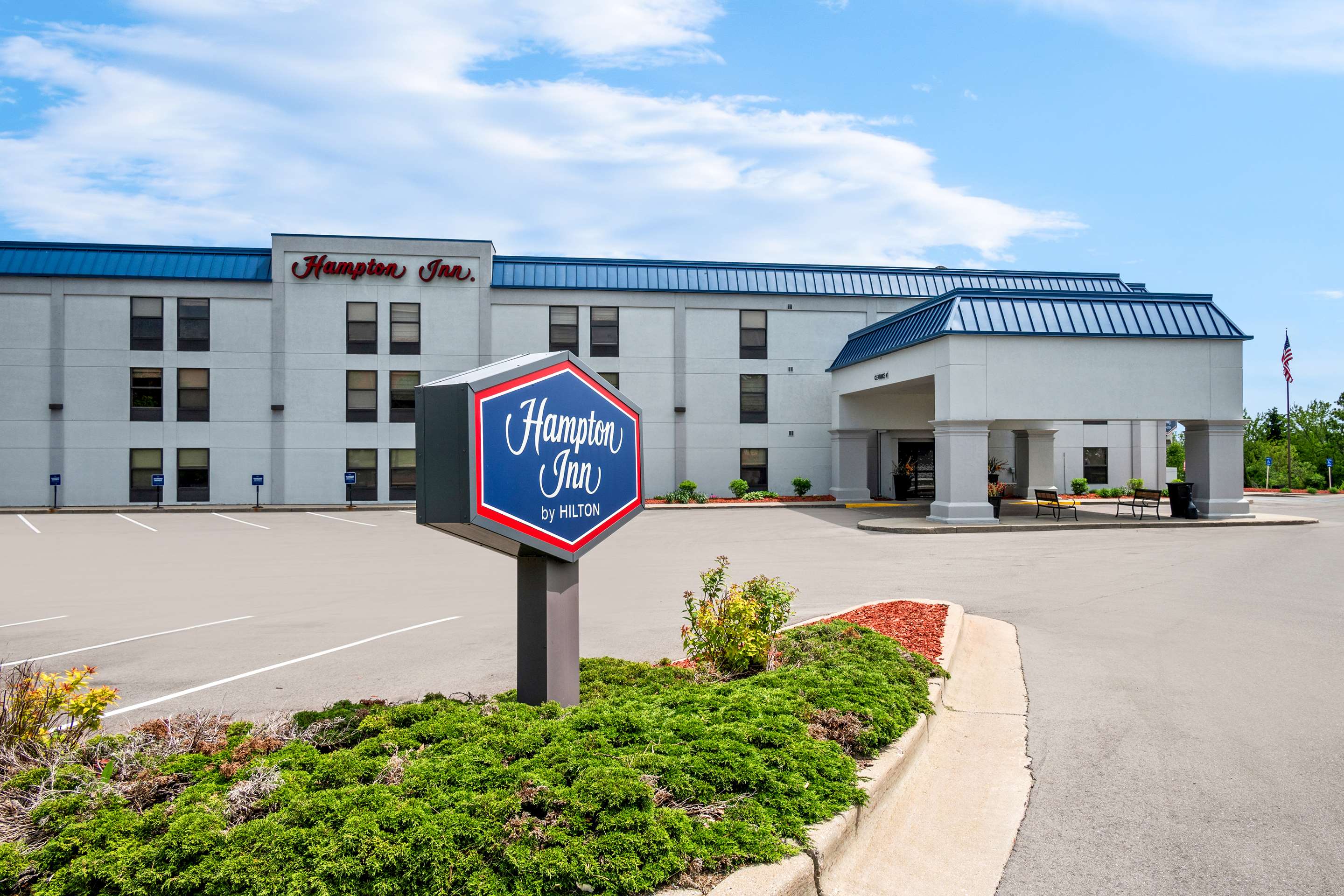 Exterior | Hampton Inn Grand Rapids-North