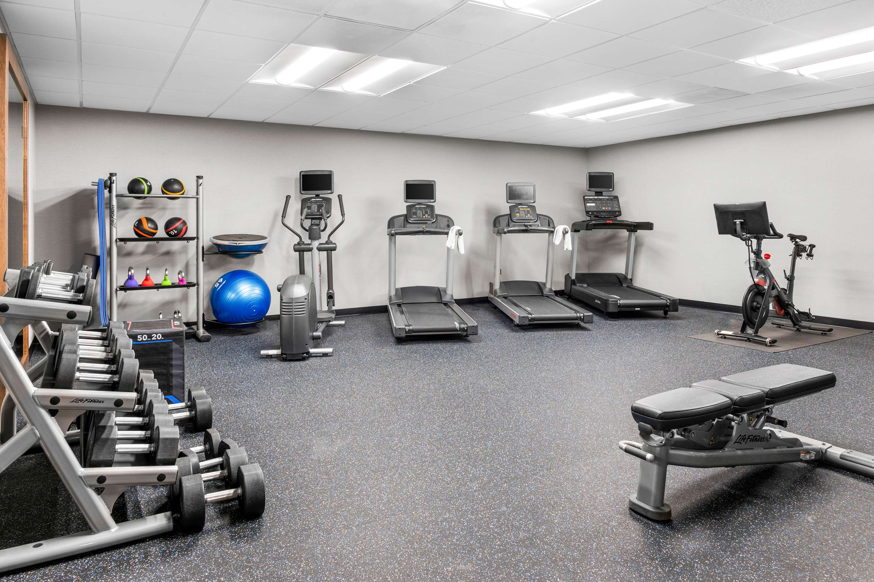 Health club fitness center gym | Hampton Inn Grand Rapids-North