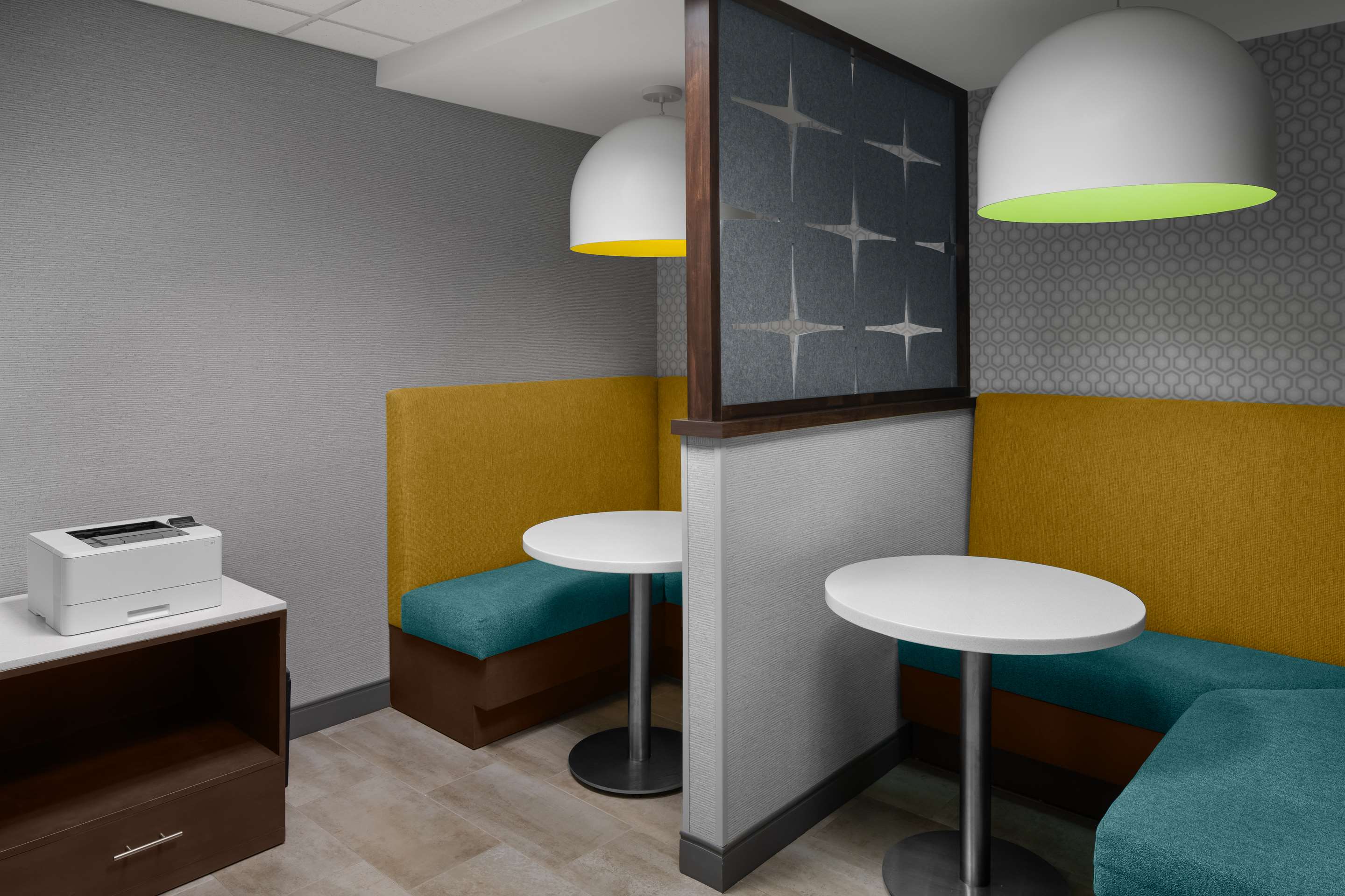 Lobby | Hampton Inn & Suites Grand Rapids-Airport 28th St