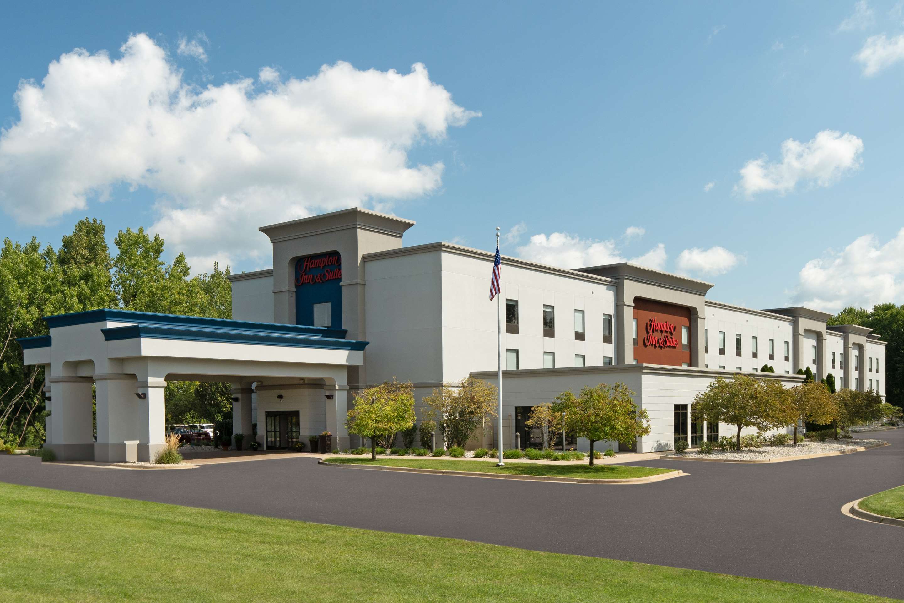 Exterior | Hampton Inn & Suites Grand Rapids-Airport 28th St