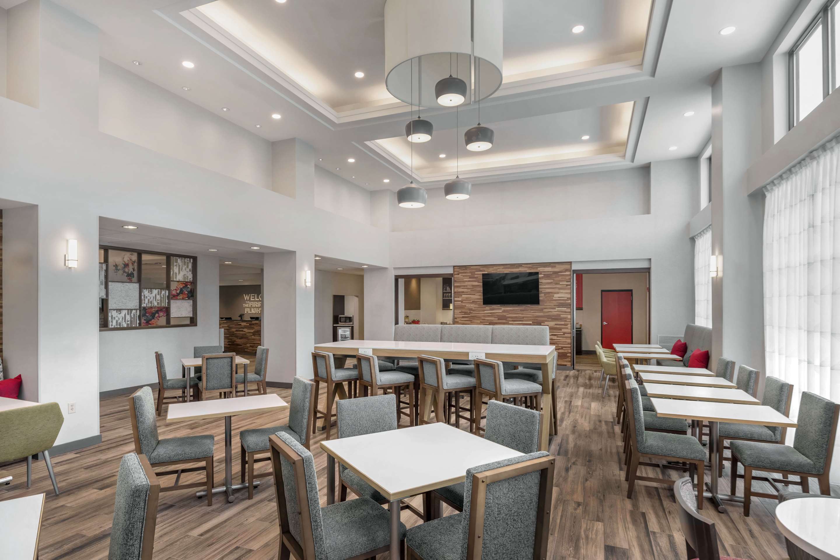Breakfast Area | Hampton Inn & Suites Burlington, NC