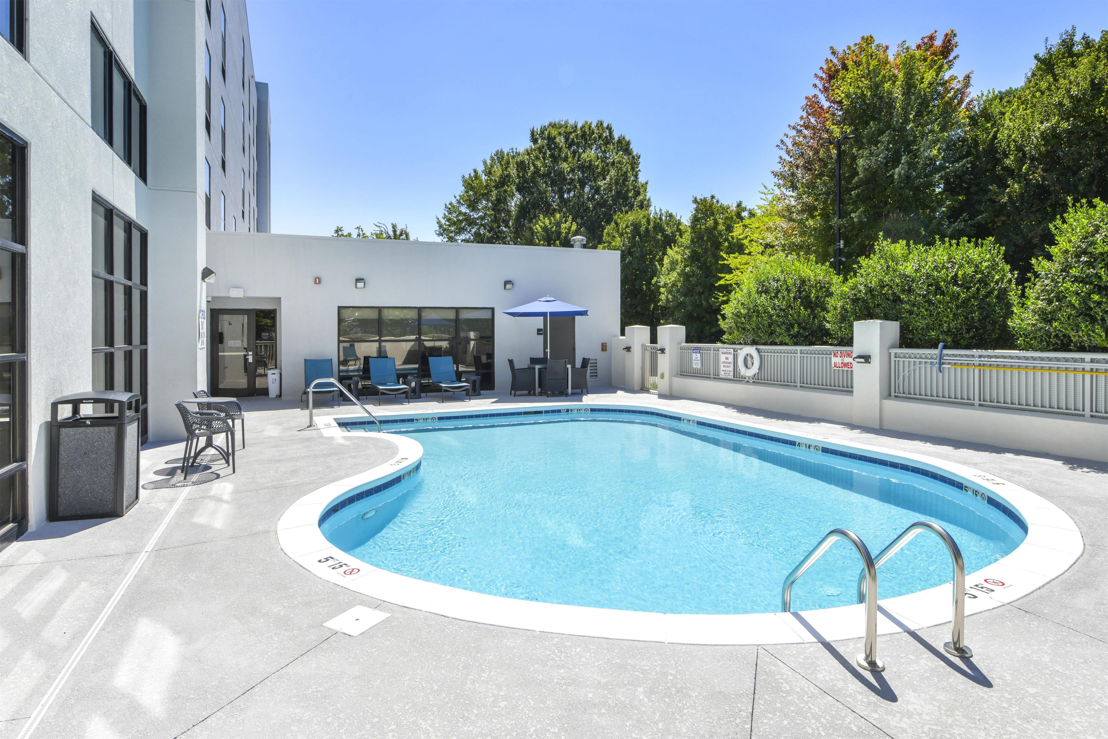 Pool | Hampton Inn & Suites Burlington, NC