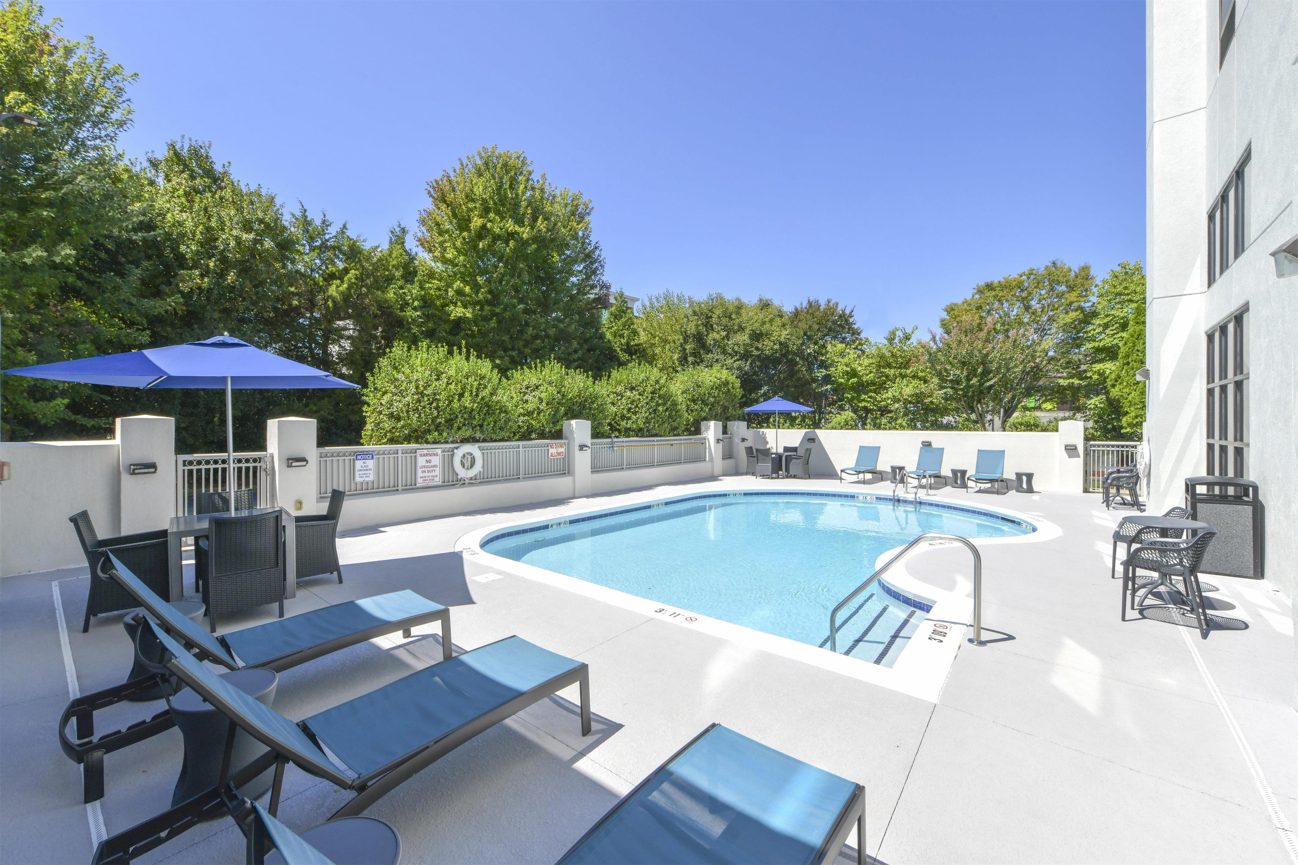 Pool | Hampton Inn & Suites Burlington, NC