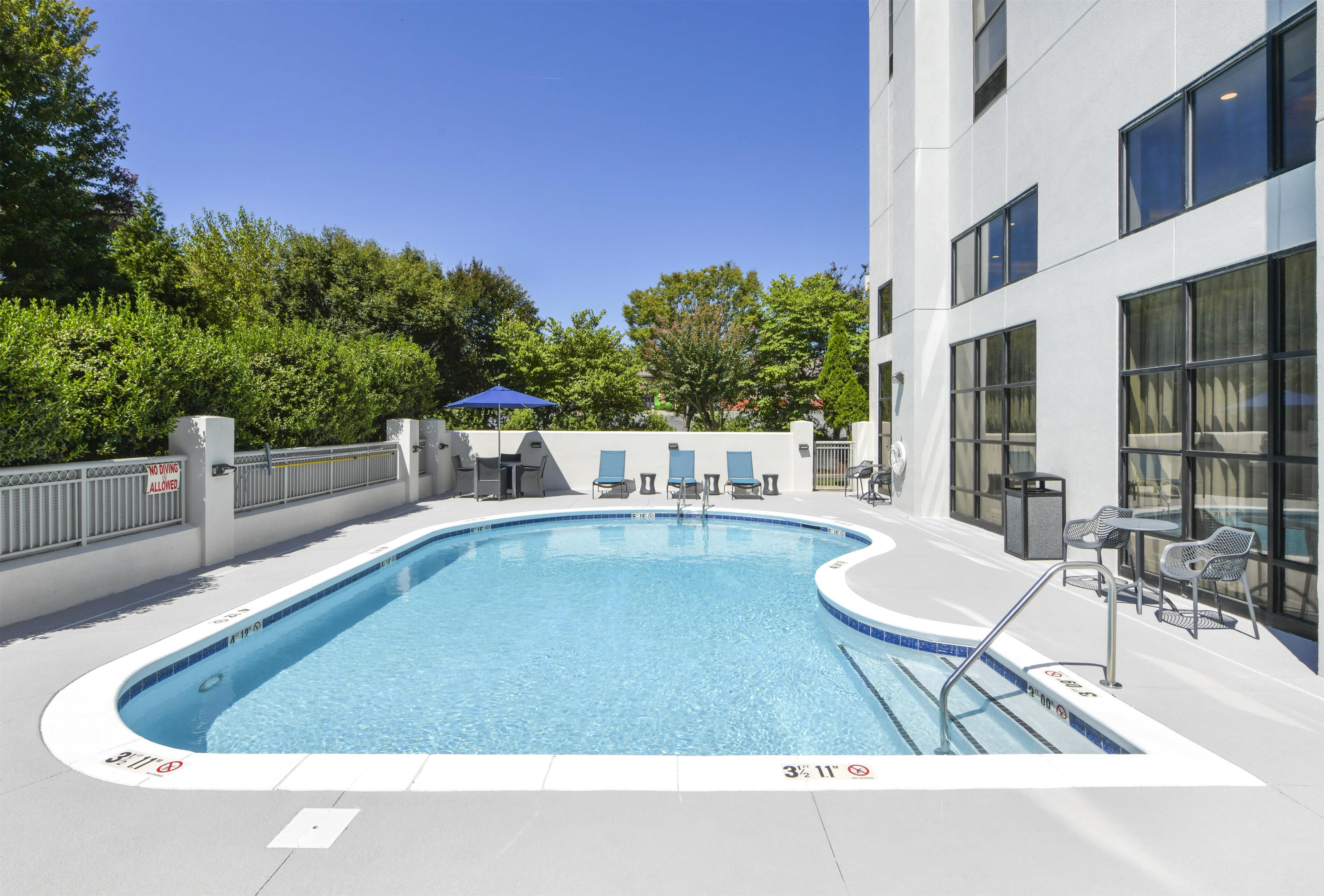 Pool | Hampton Inn & Suites Burlington, NC