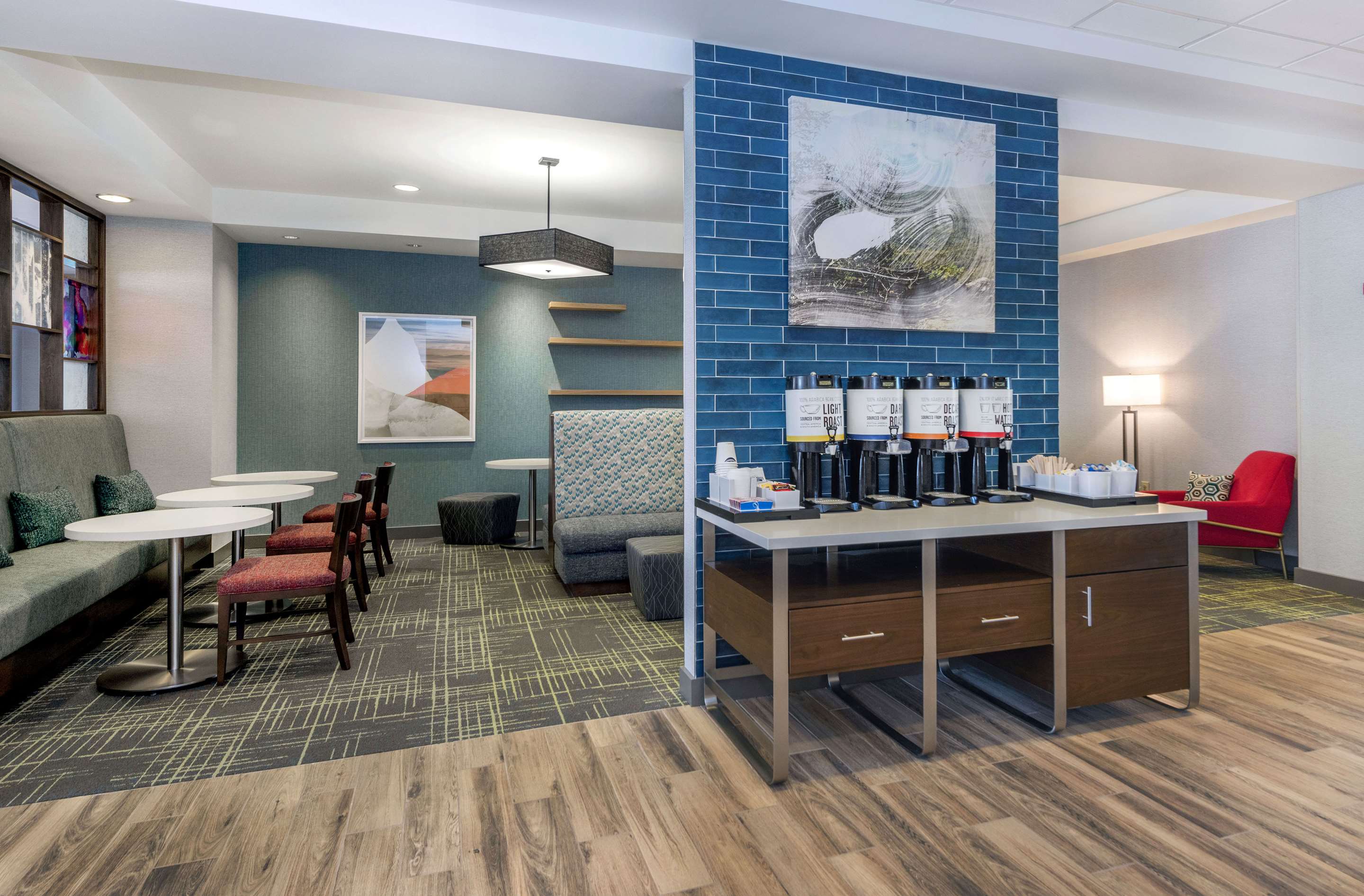 Breakfast Area | Hampton Inn & Suites Burlington, NC