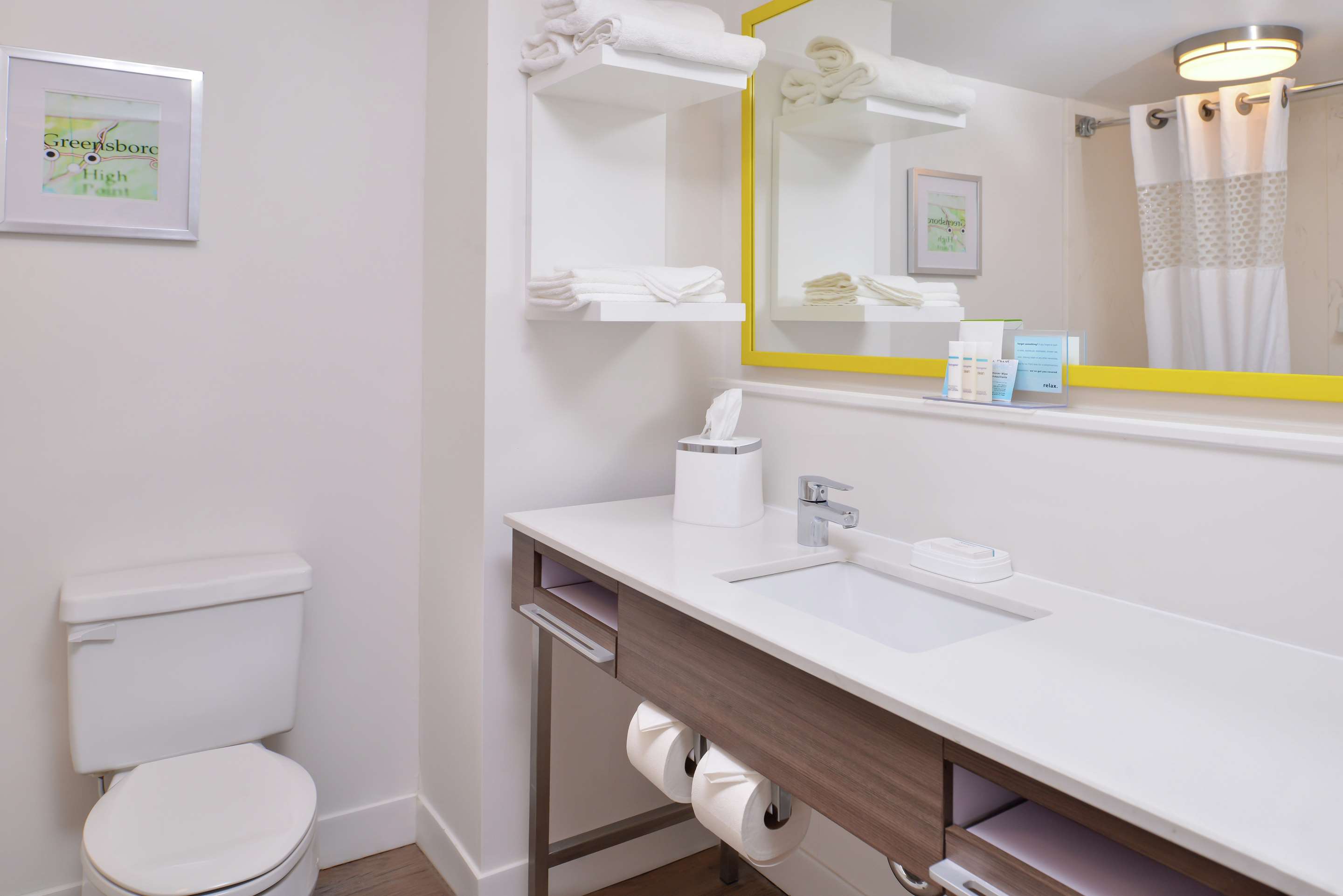 Guest room bath