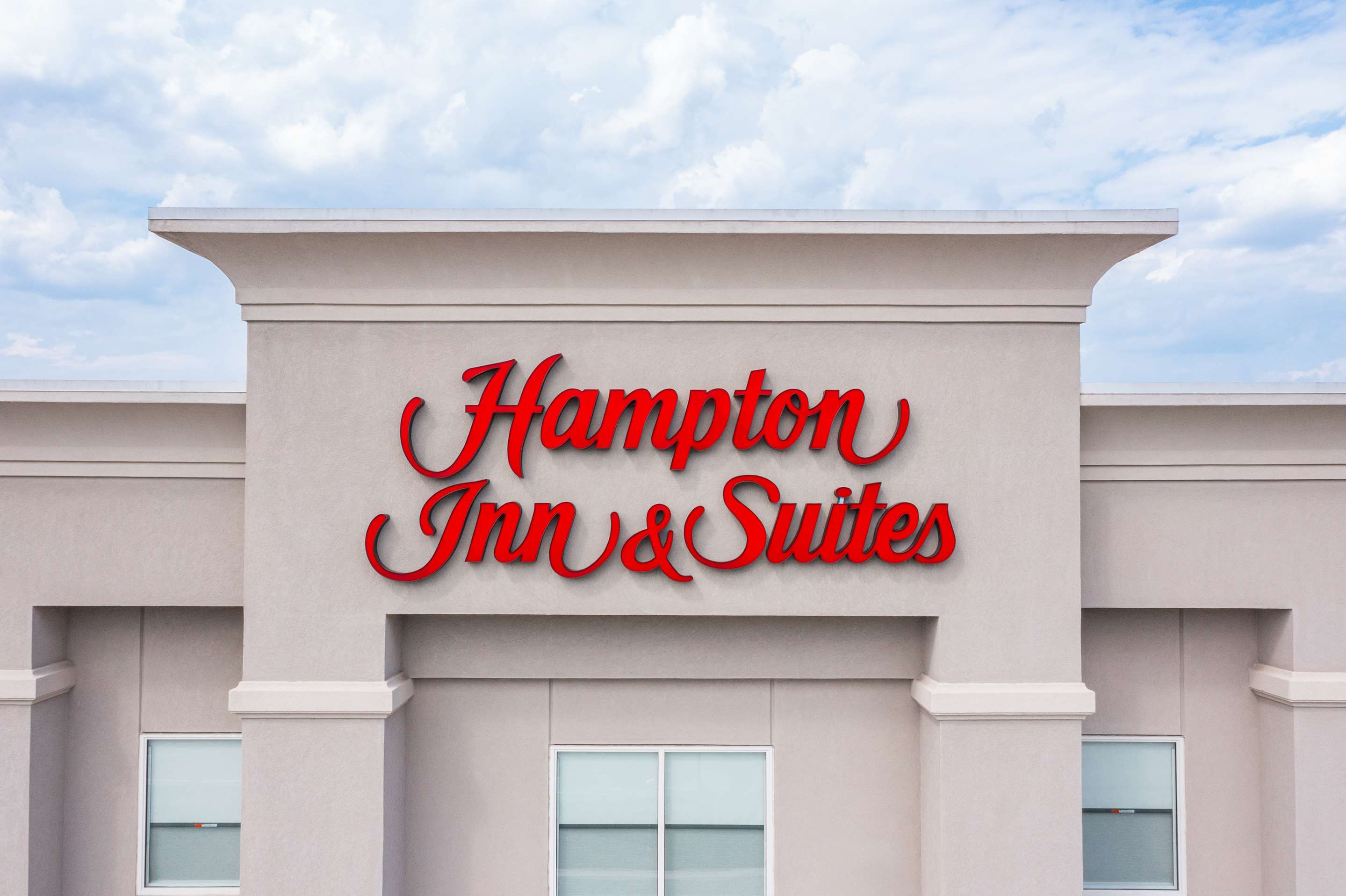 Exterior | Hampton Inn & Suites Greensboro/Coliseum Area