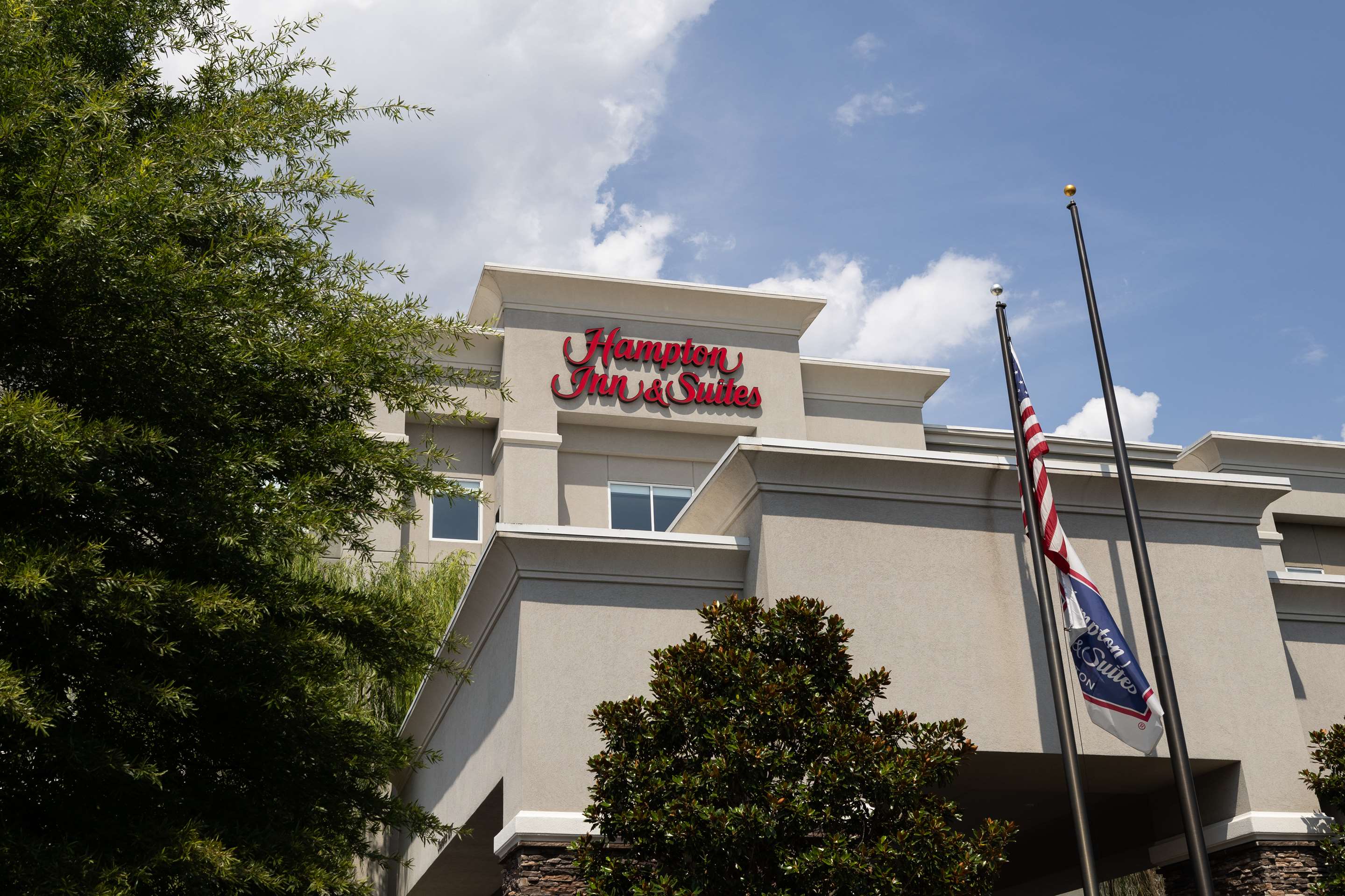 Exterior | Hampton Inn & Suites Greensboro/Coliseum Area