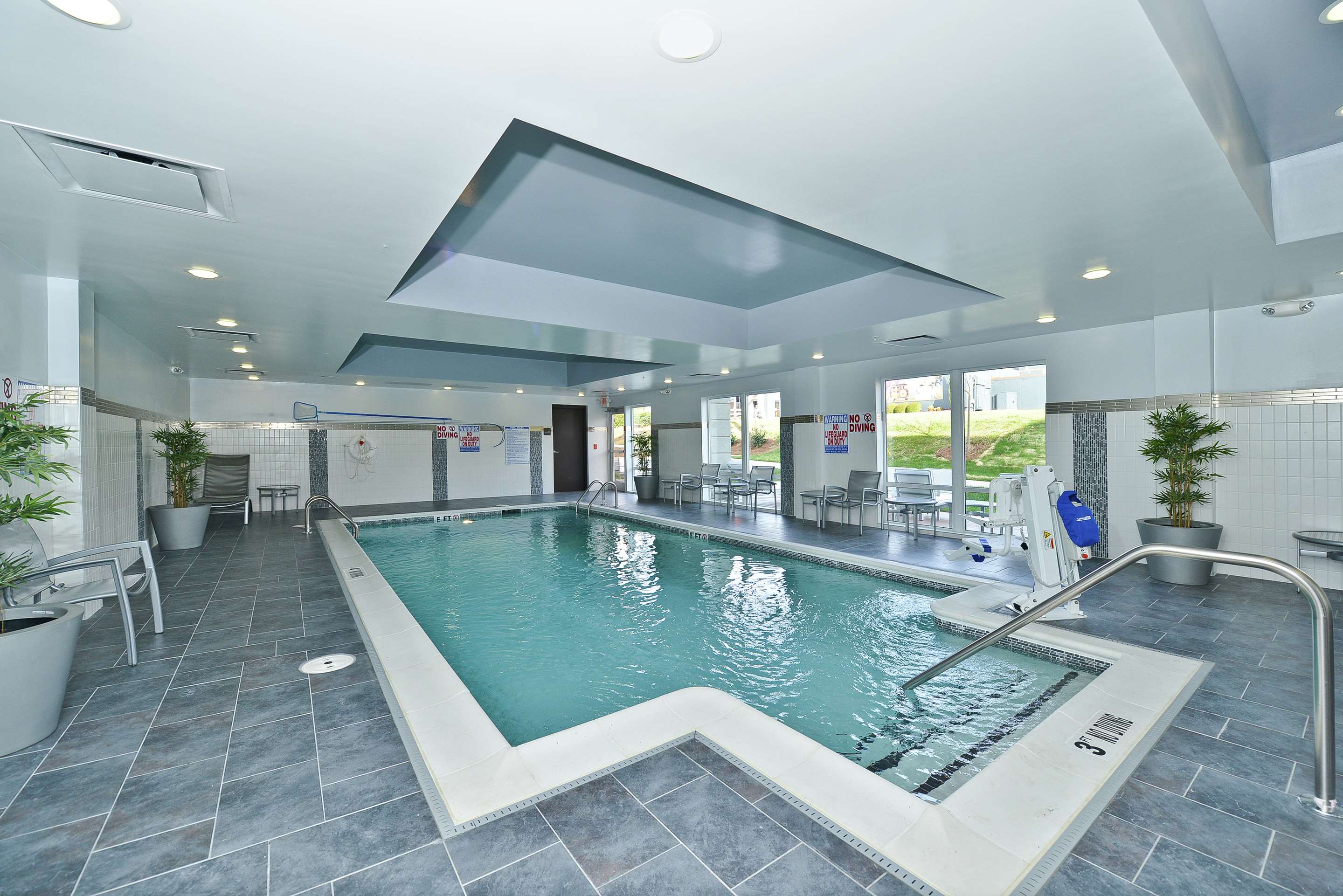 Pool | Hampton Inn & Suites Greensboro/Coliseum Area