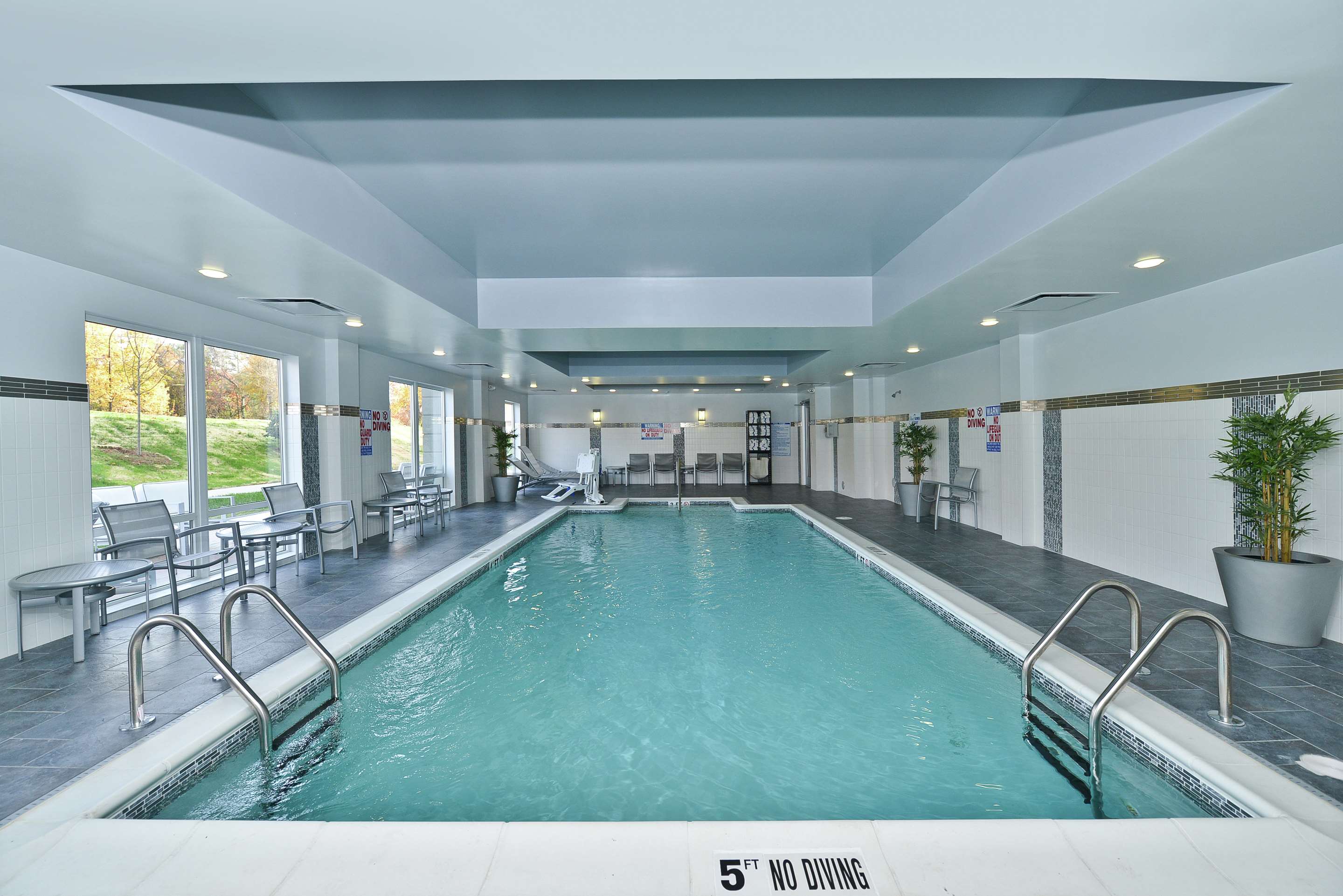 Pool | Hampton Inn & Suites Greensboro/Coliseum Area
