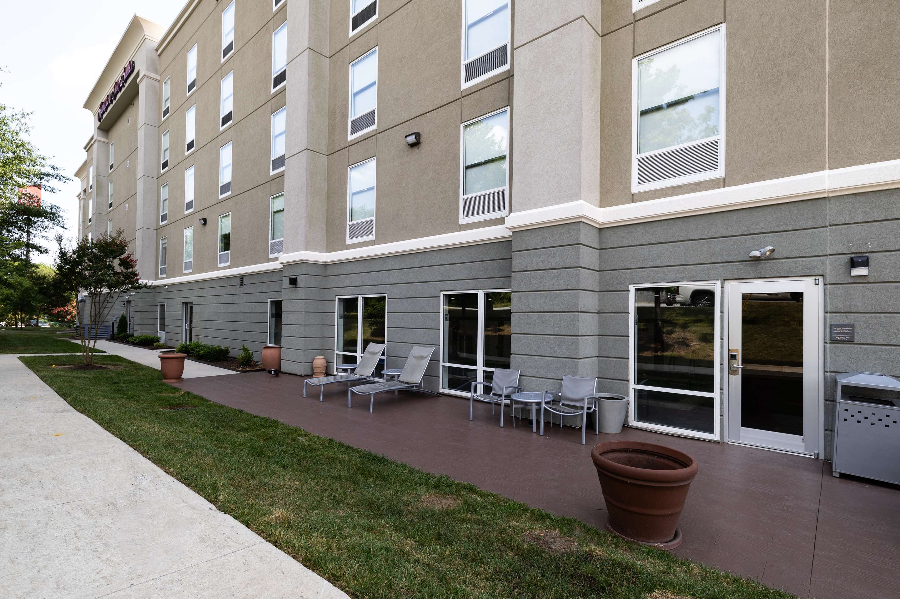 Pool | Hampton Inn & Suites Greensboro/Coliseum Area