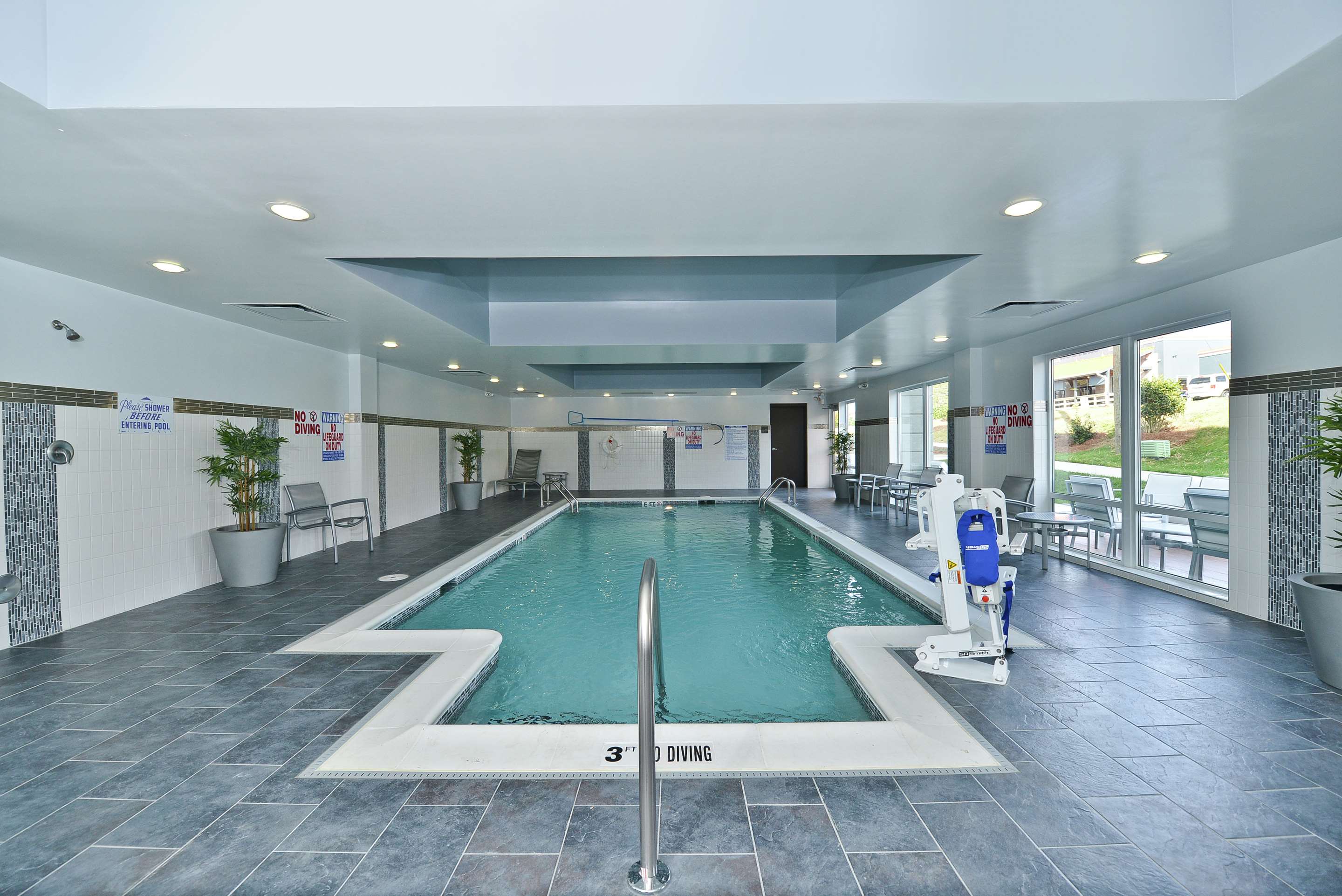 Pool | Hampton Inn & Suites Greensboro/Coliseum Area